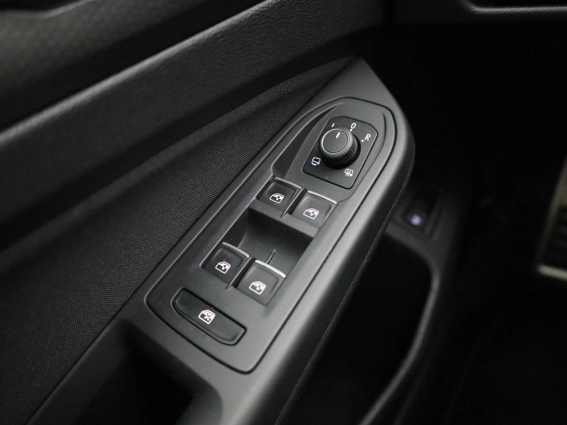 Volkswagen-Golf-image-23