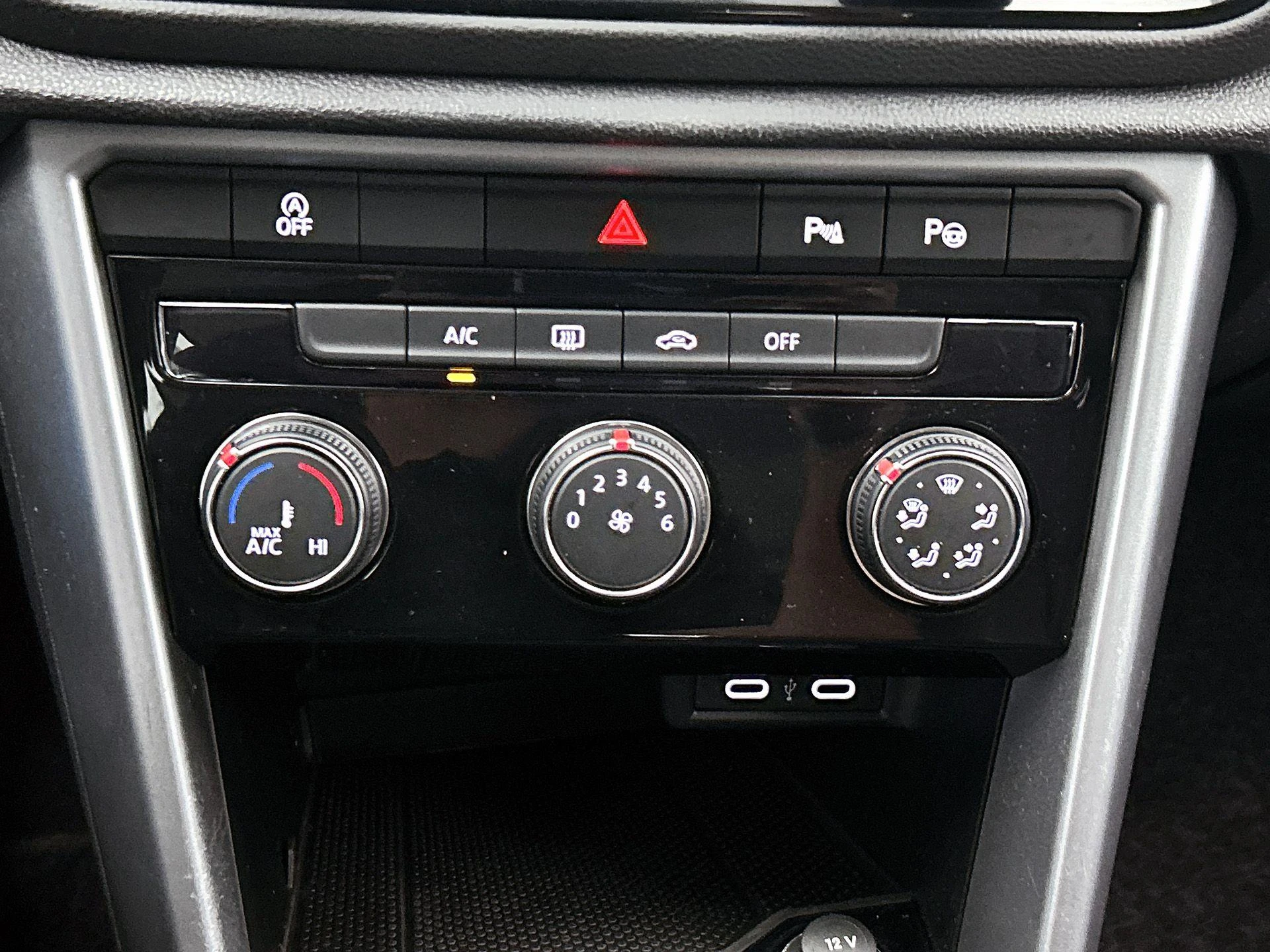 Volkswagen-T-Roc-image-15