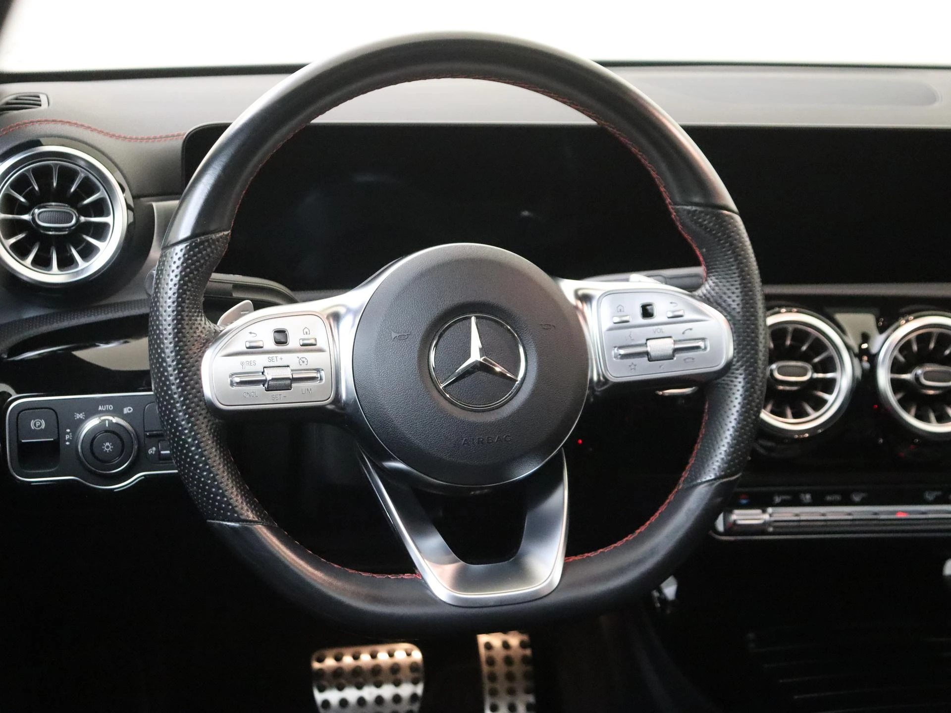 Mercedes-Benz-CLA-image-9