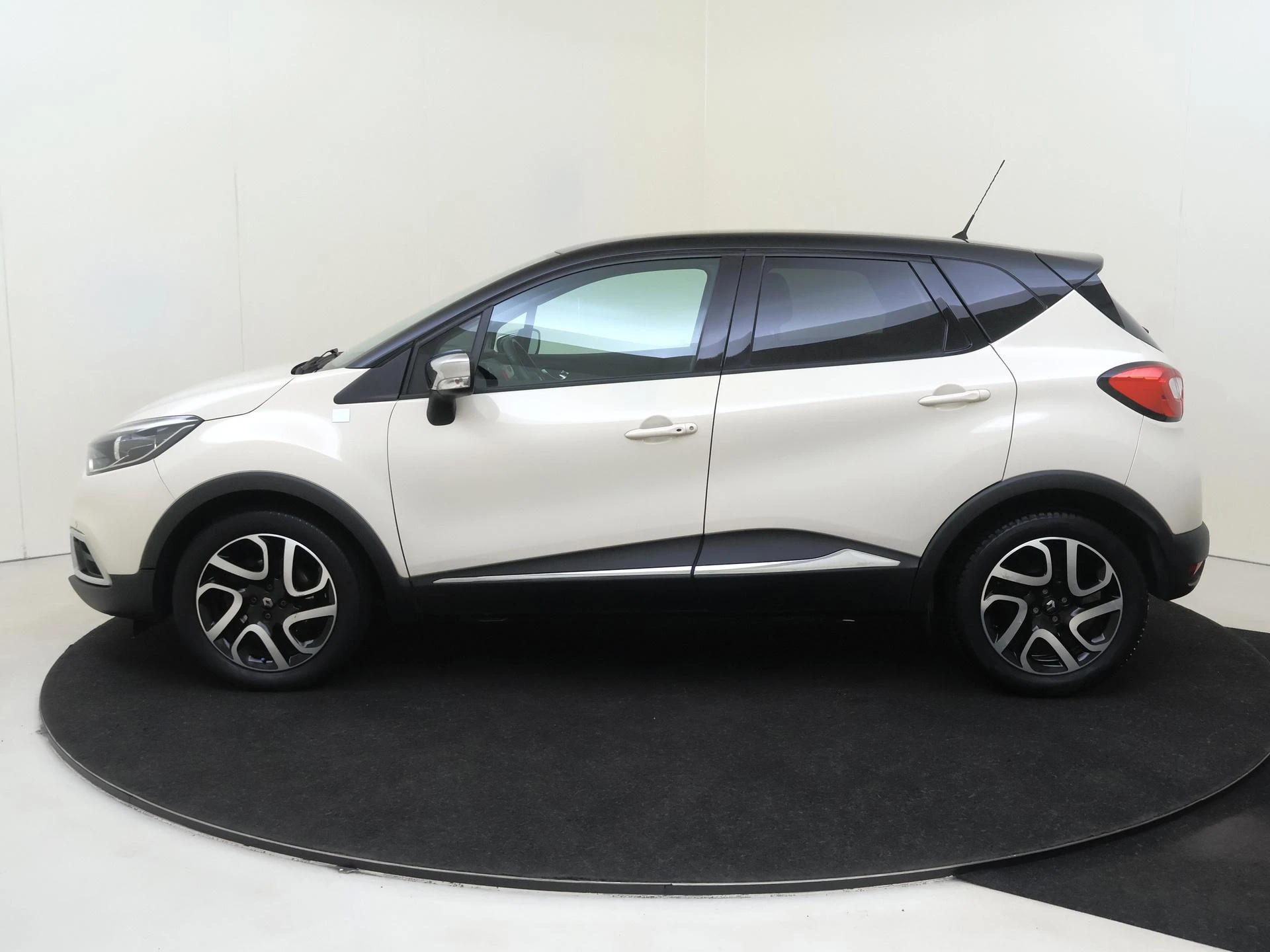 Renault-Captur-image-7
