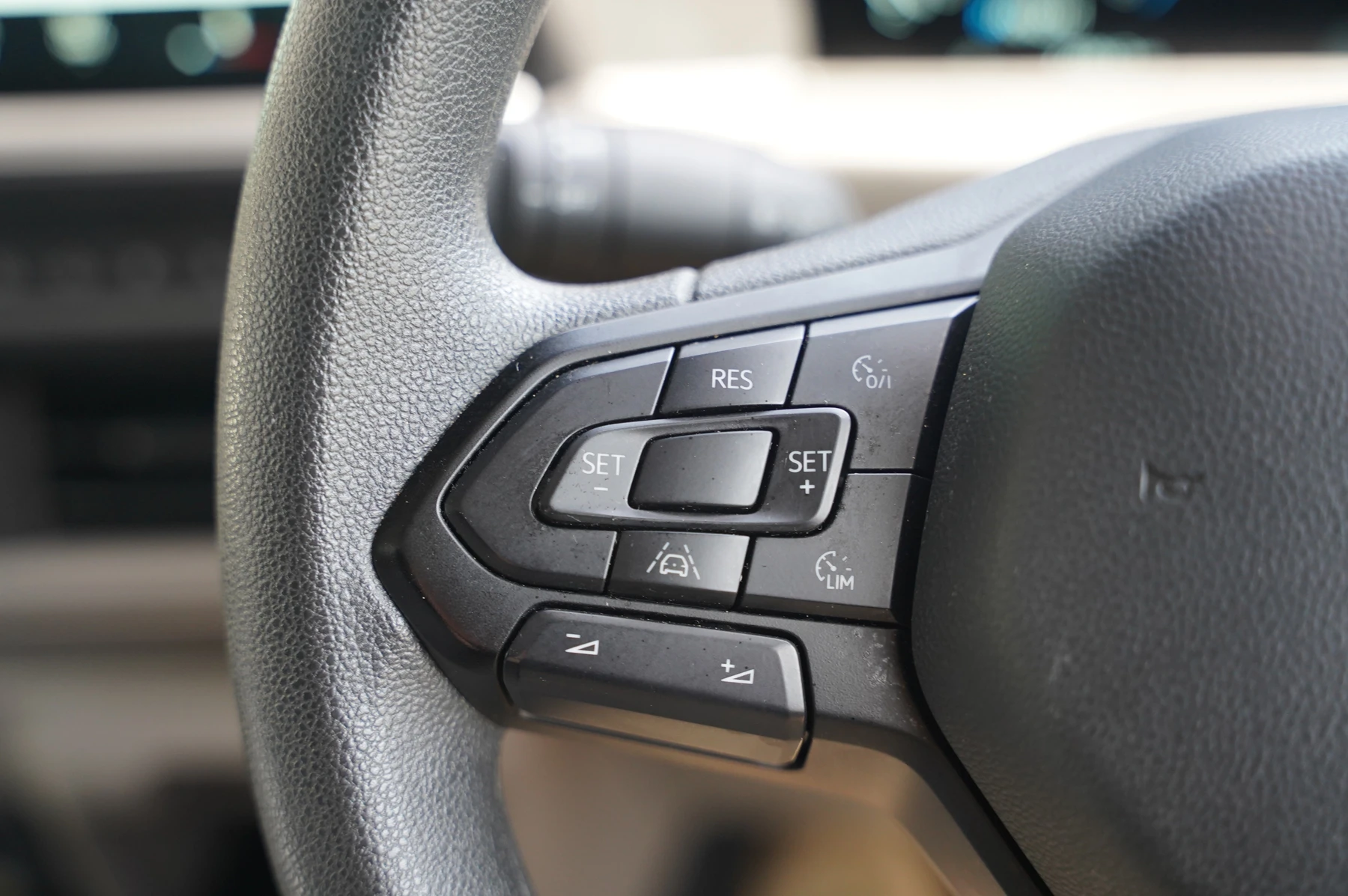 Volkswagen-Transporter-image-21