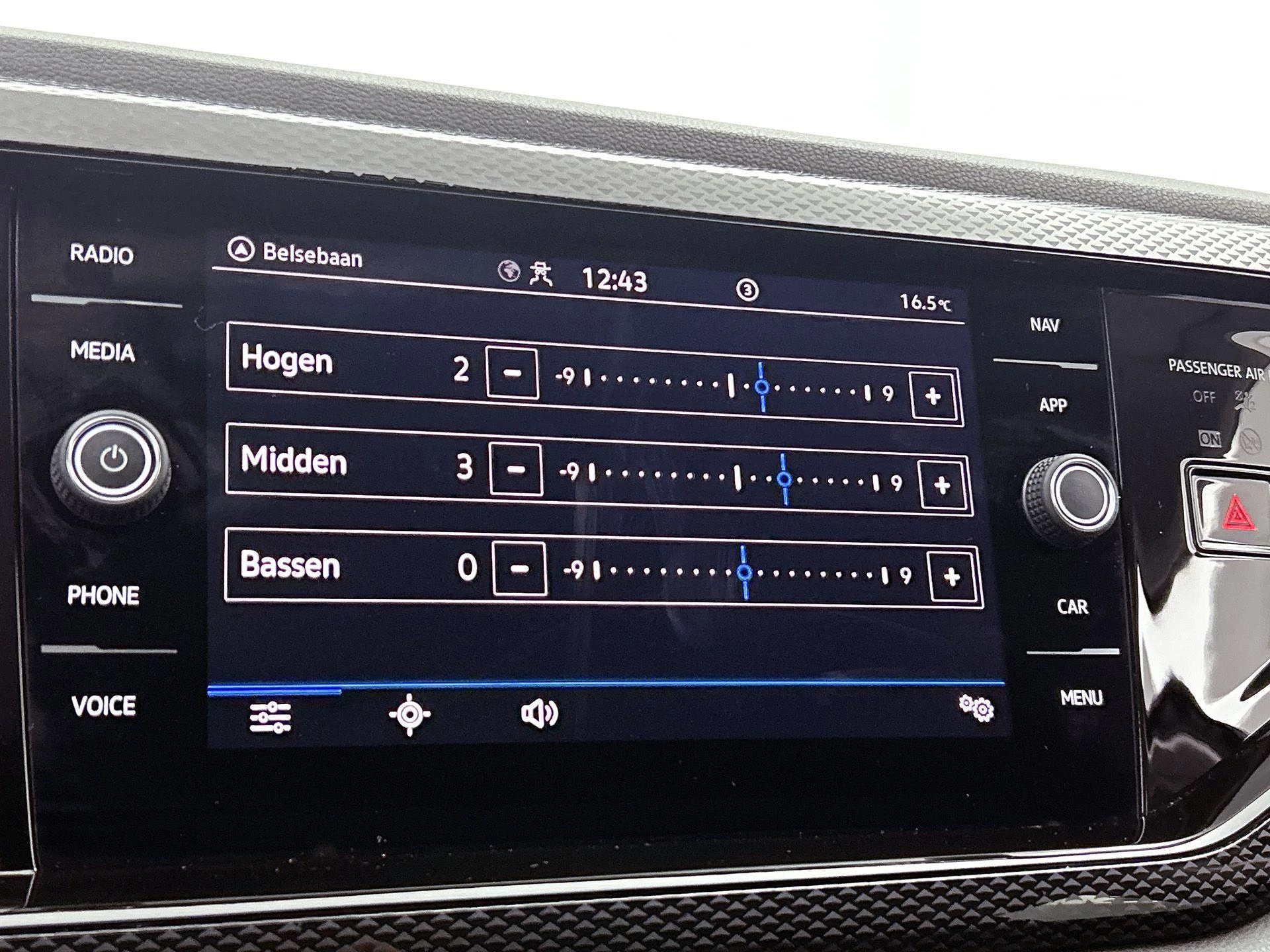 Volkswagen-Polo-image-11