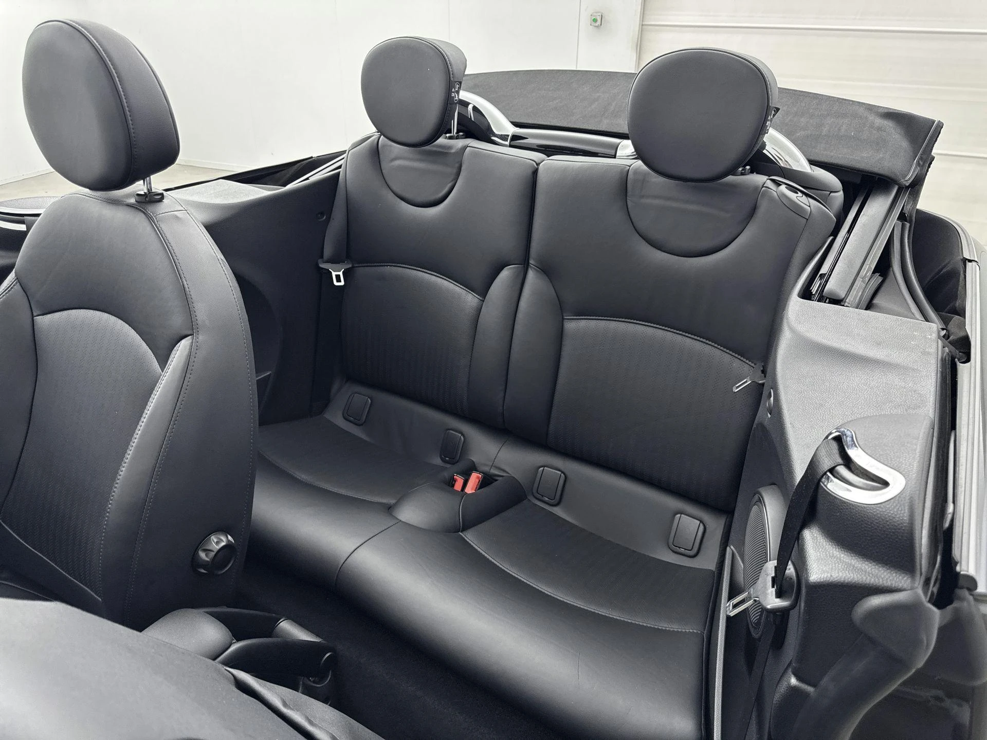 MINI-Cooper Cabrio-image-23