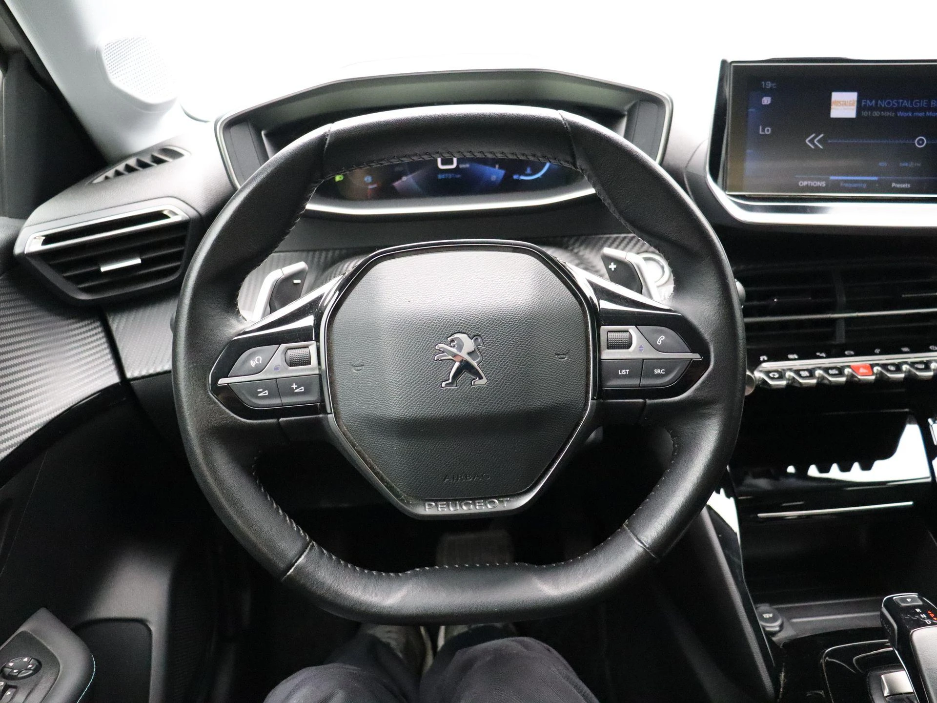 Peugeot-208-image-12