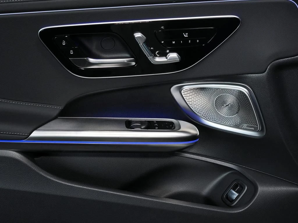 Mercedes-Benz-CLE 200-image-7