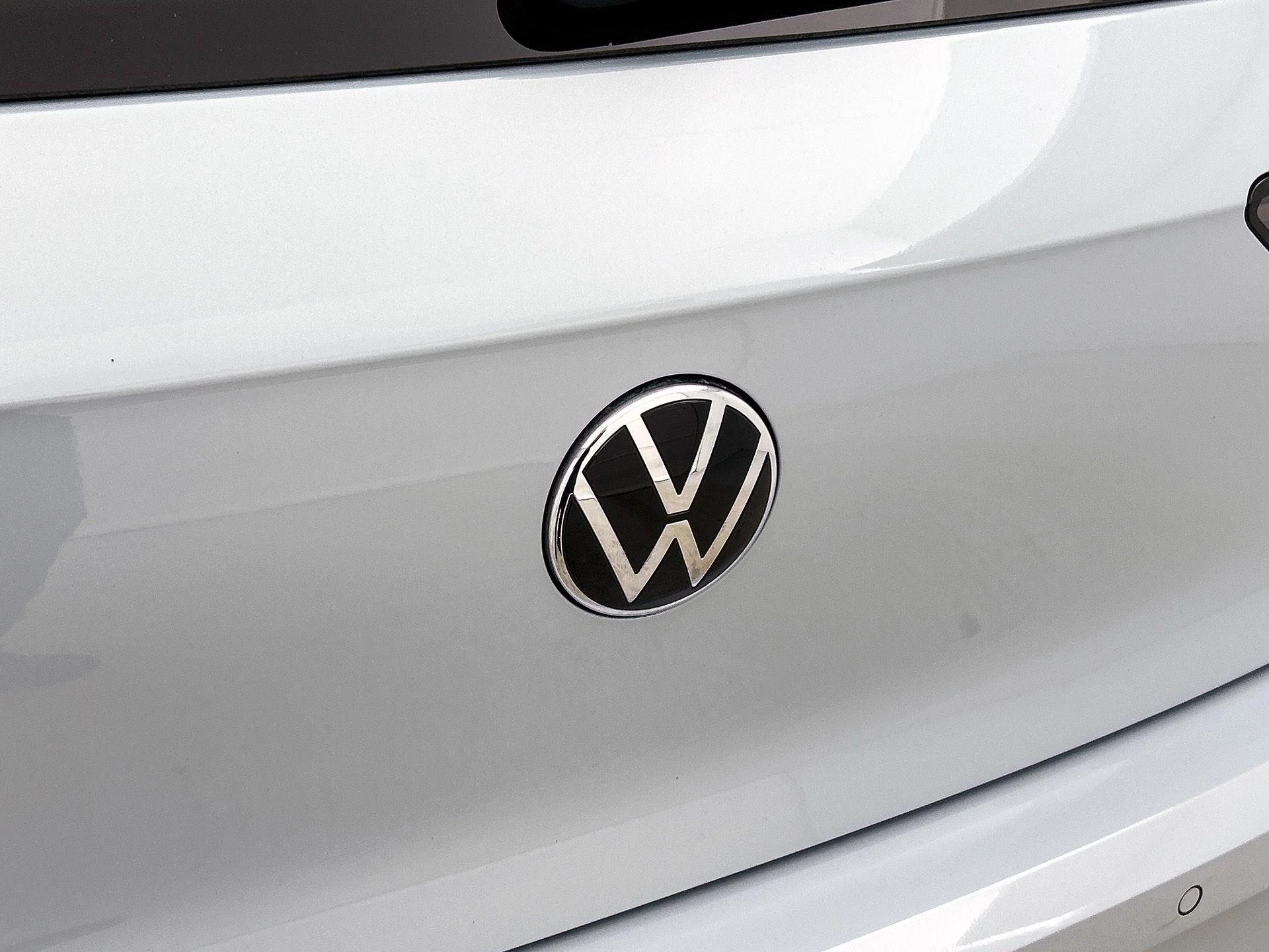 Volkswagen-Golf-image-21