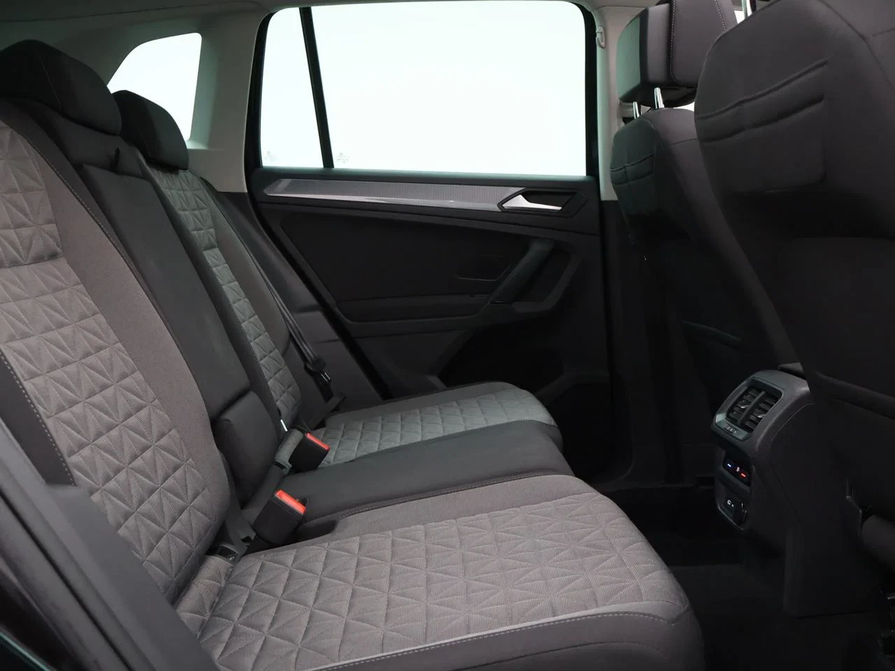Volkswagen-Tiguan-image-22
