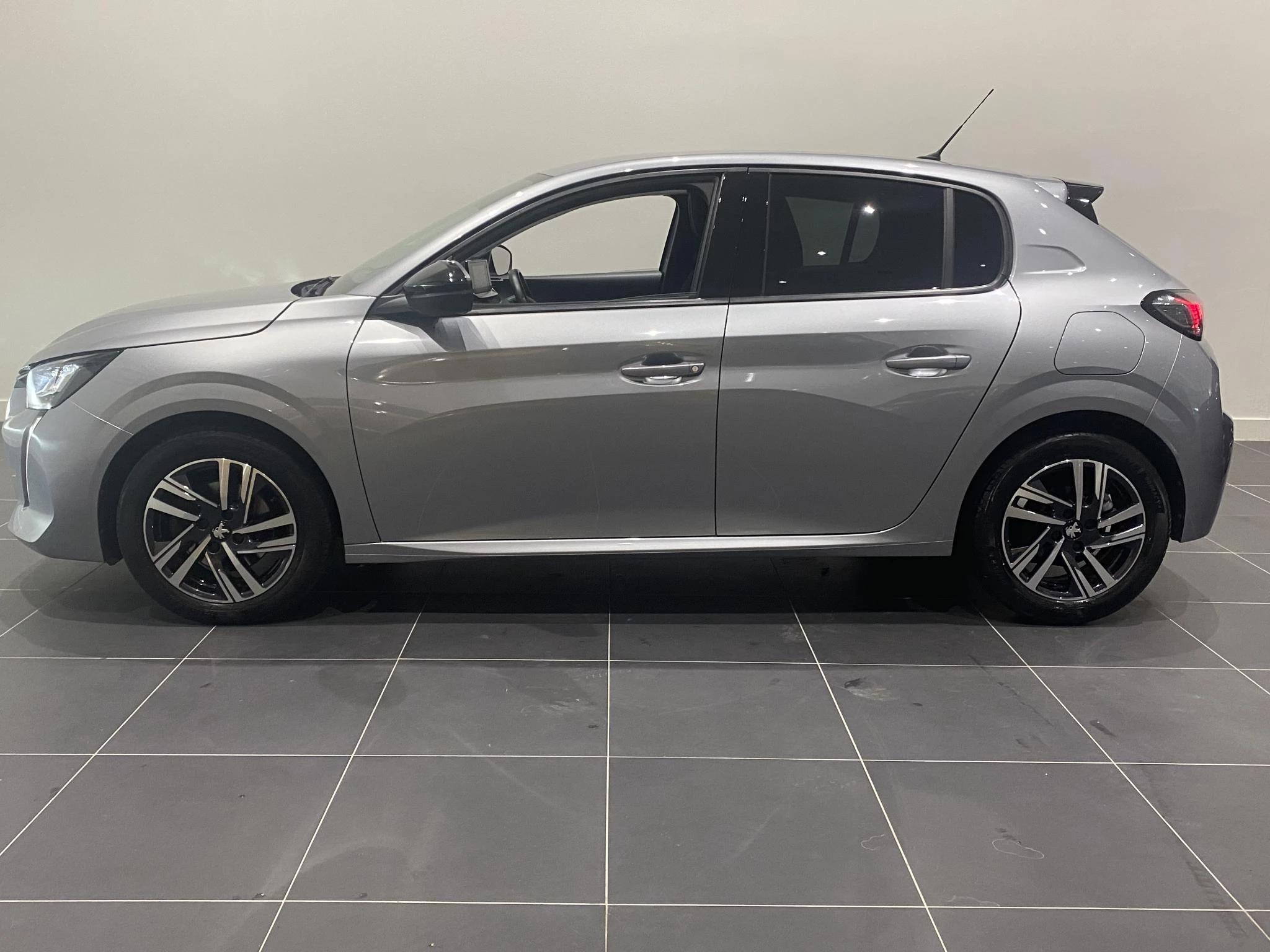 Peugeot-208-image-1
