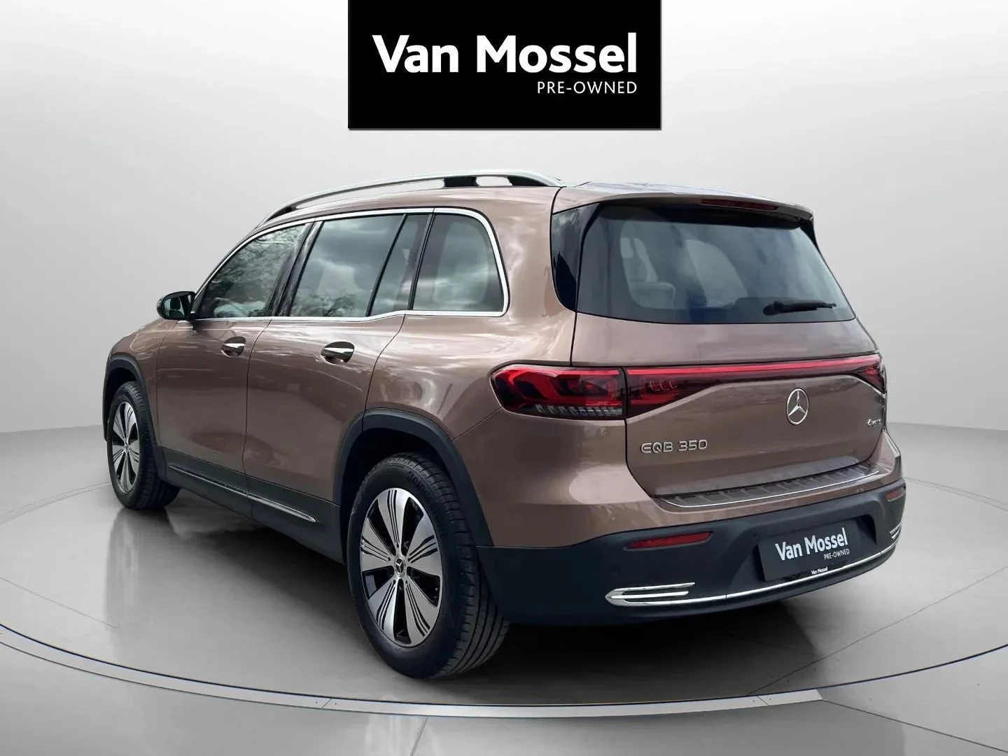 Mercedes-Benz-EQB-image-6