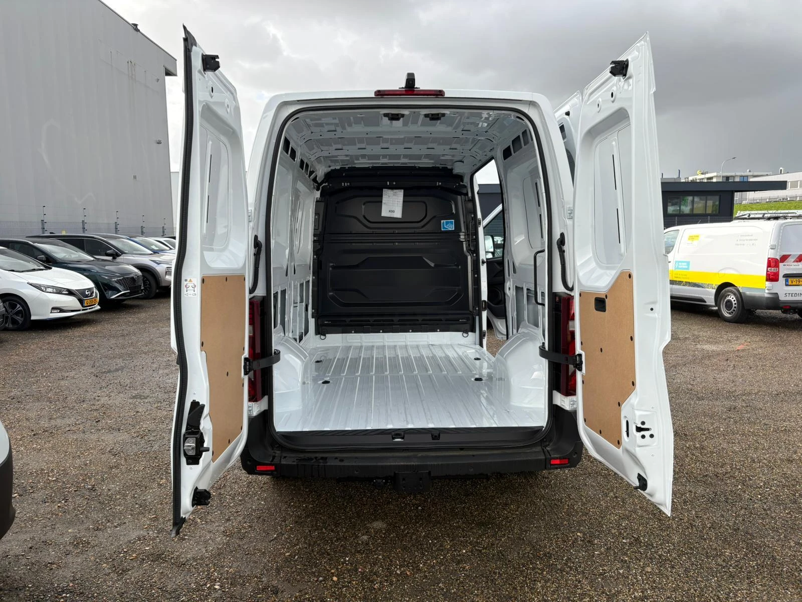 Nissan-Interstar-image-6