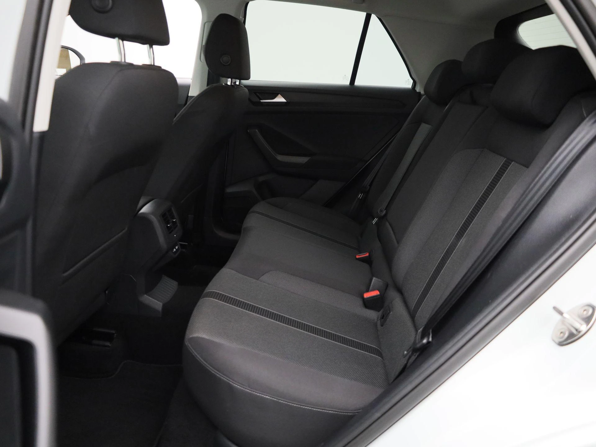 Volkswagen-T-Roc-image-10