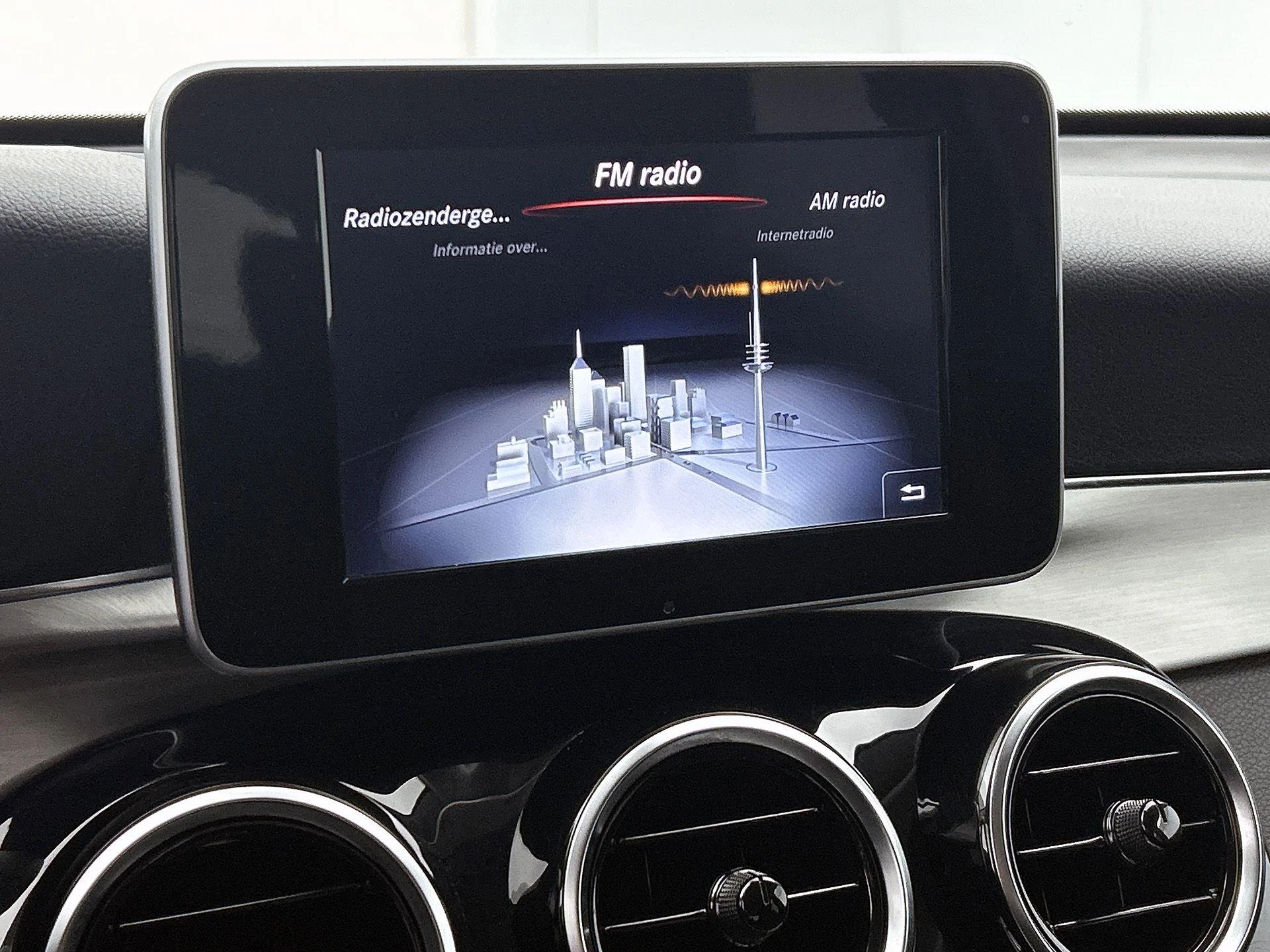 Mercedes-Benz-GLC-image-6