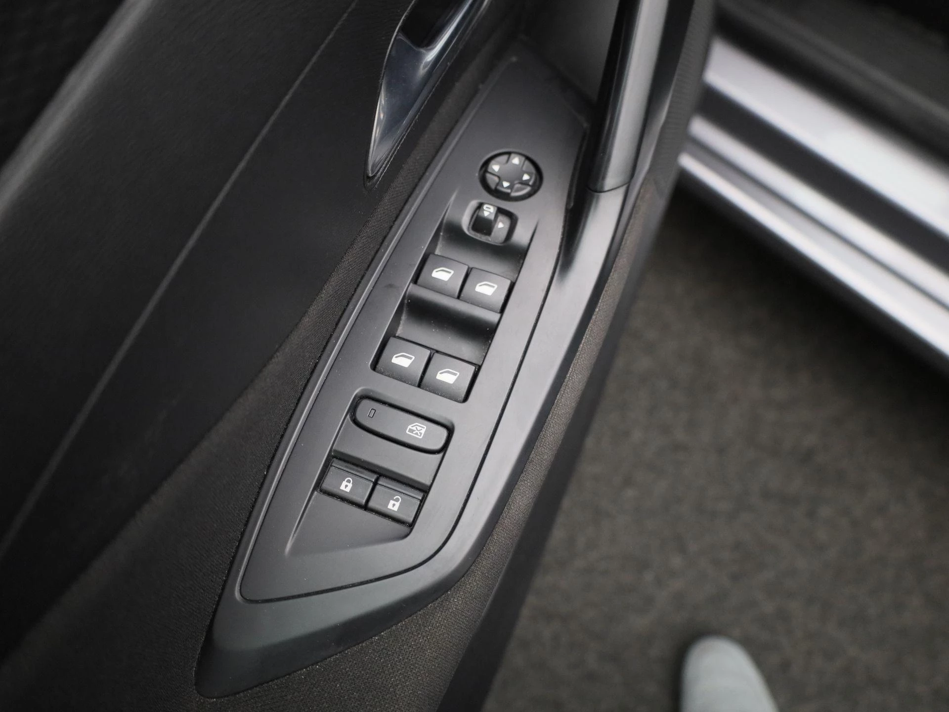Peugeot-308-image-28
