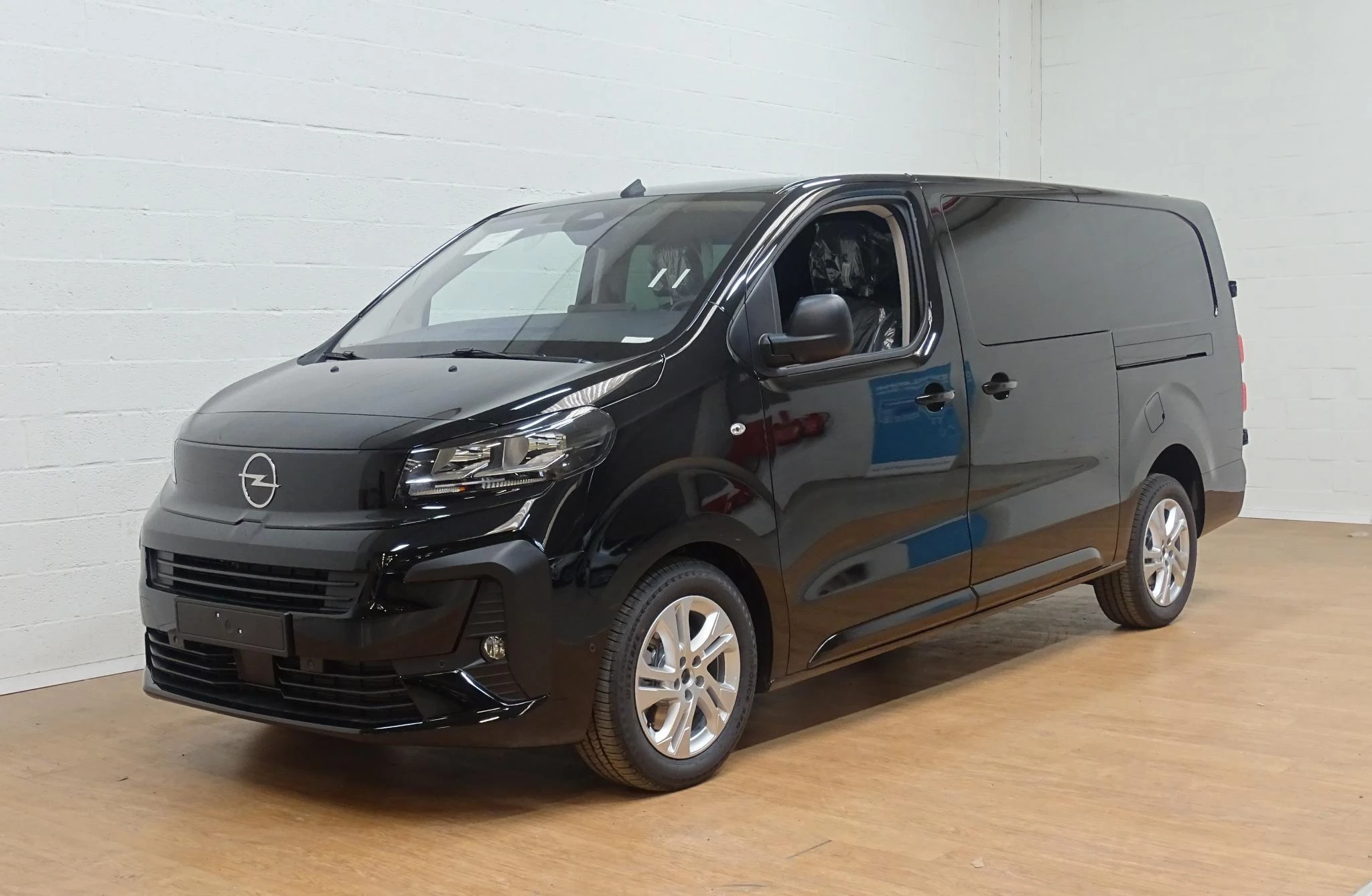 Opel-Vivaro-image-1