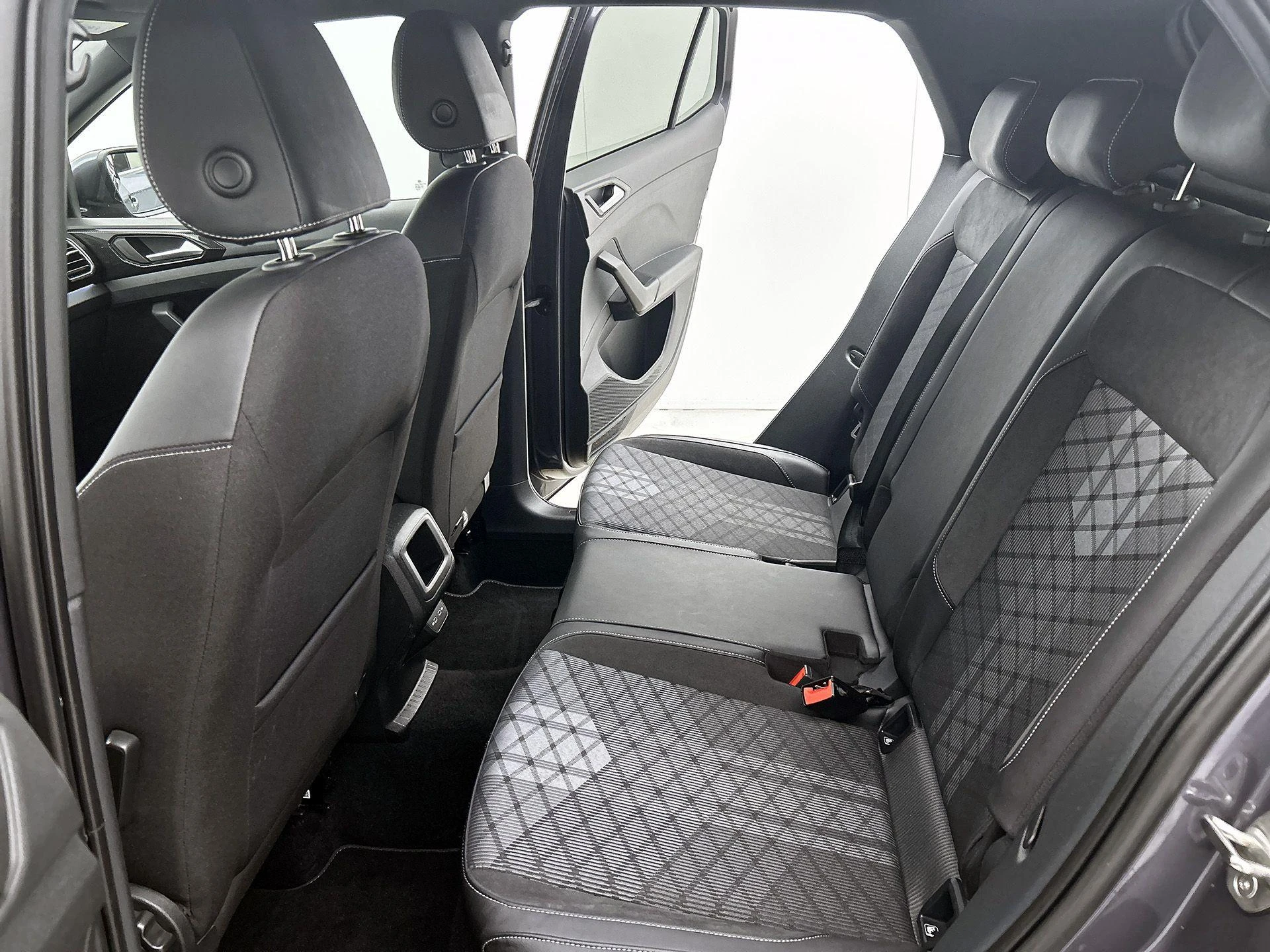 Volkswagen-T-Cross-image-27