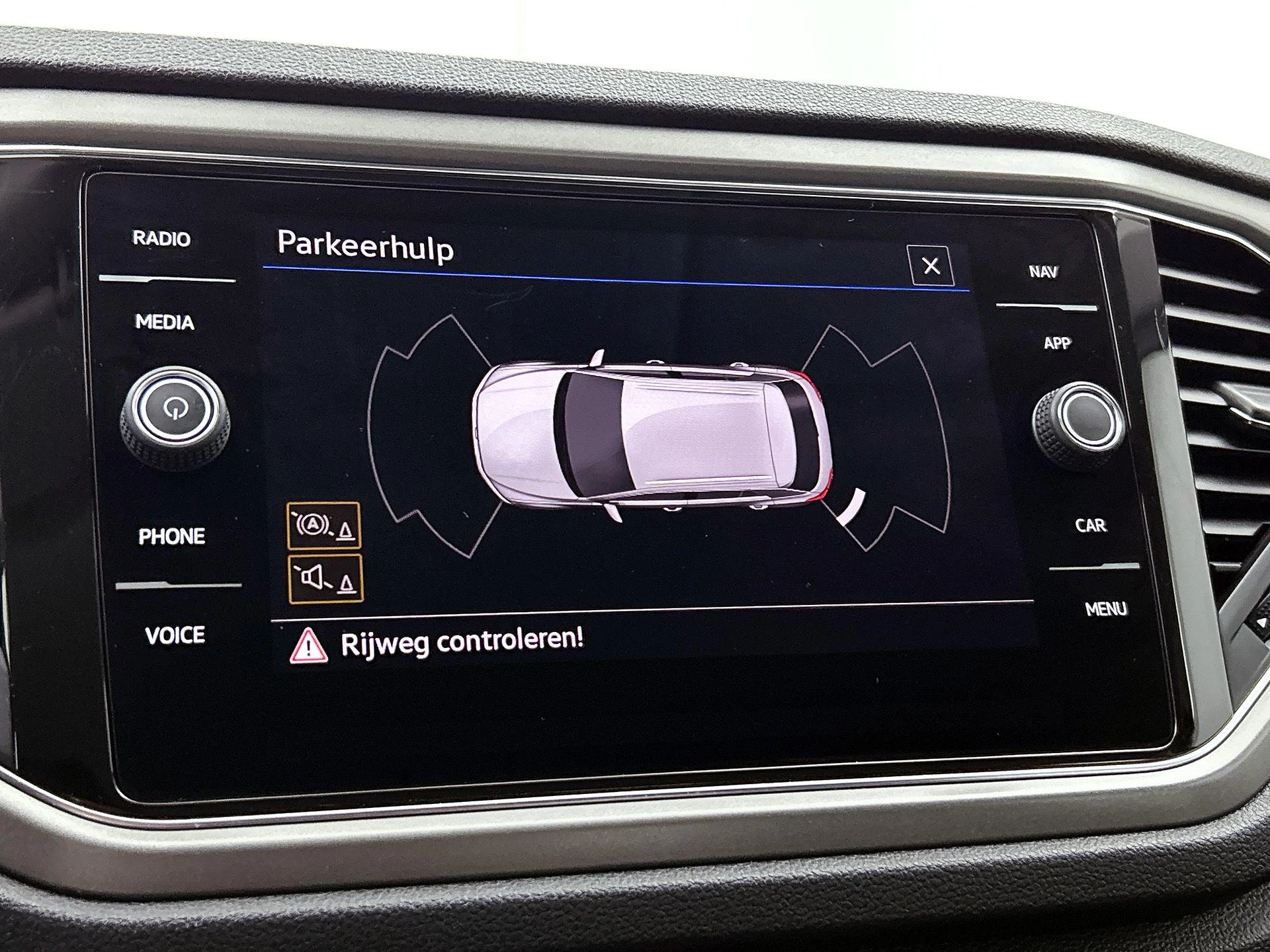 Volkswagen-T-Roc-image-8