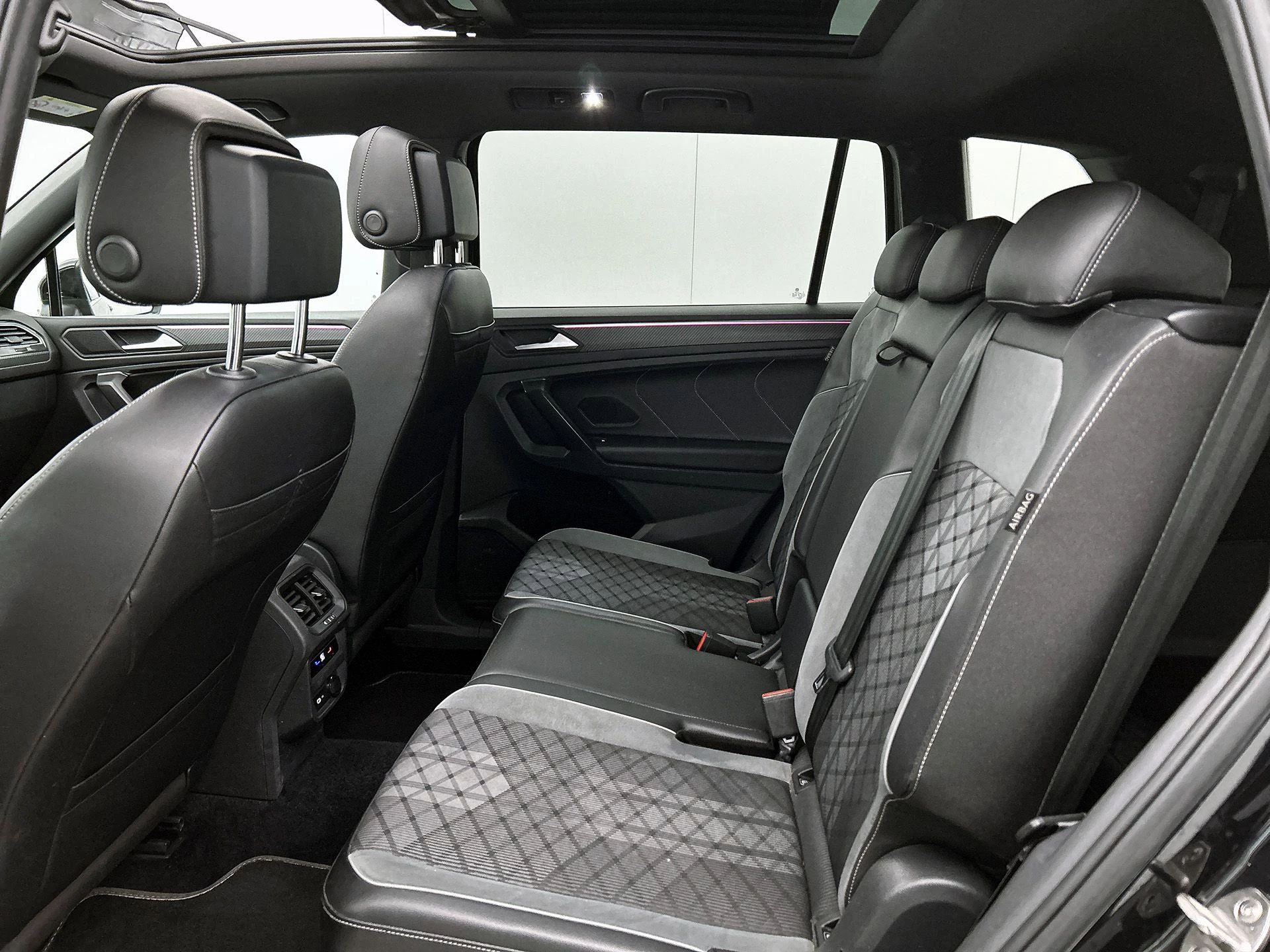 Volkswagen-Tiguan Allspace-image-25
