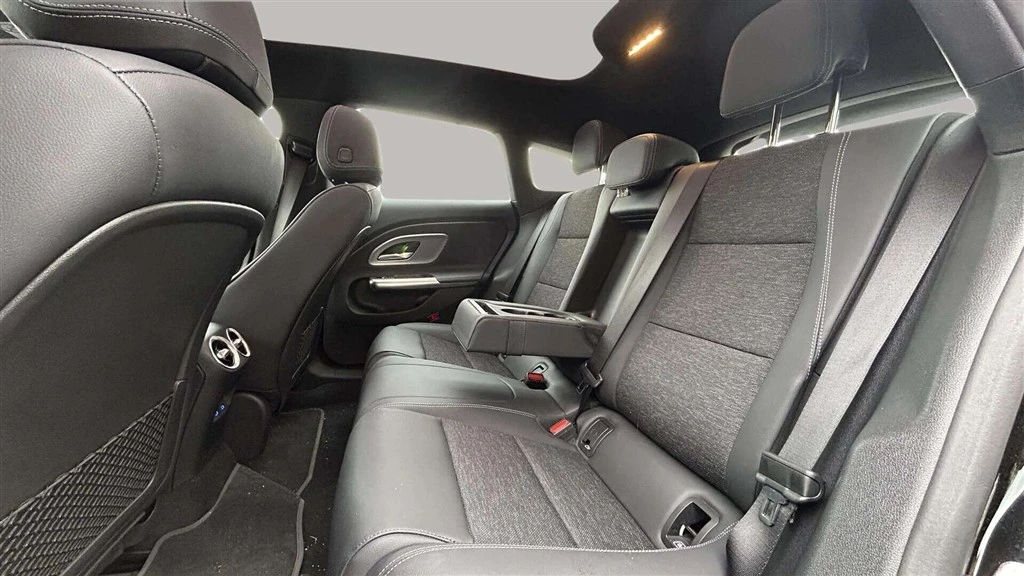 Mercedes-Benz-CLA-image-21