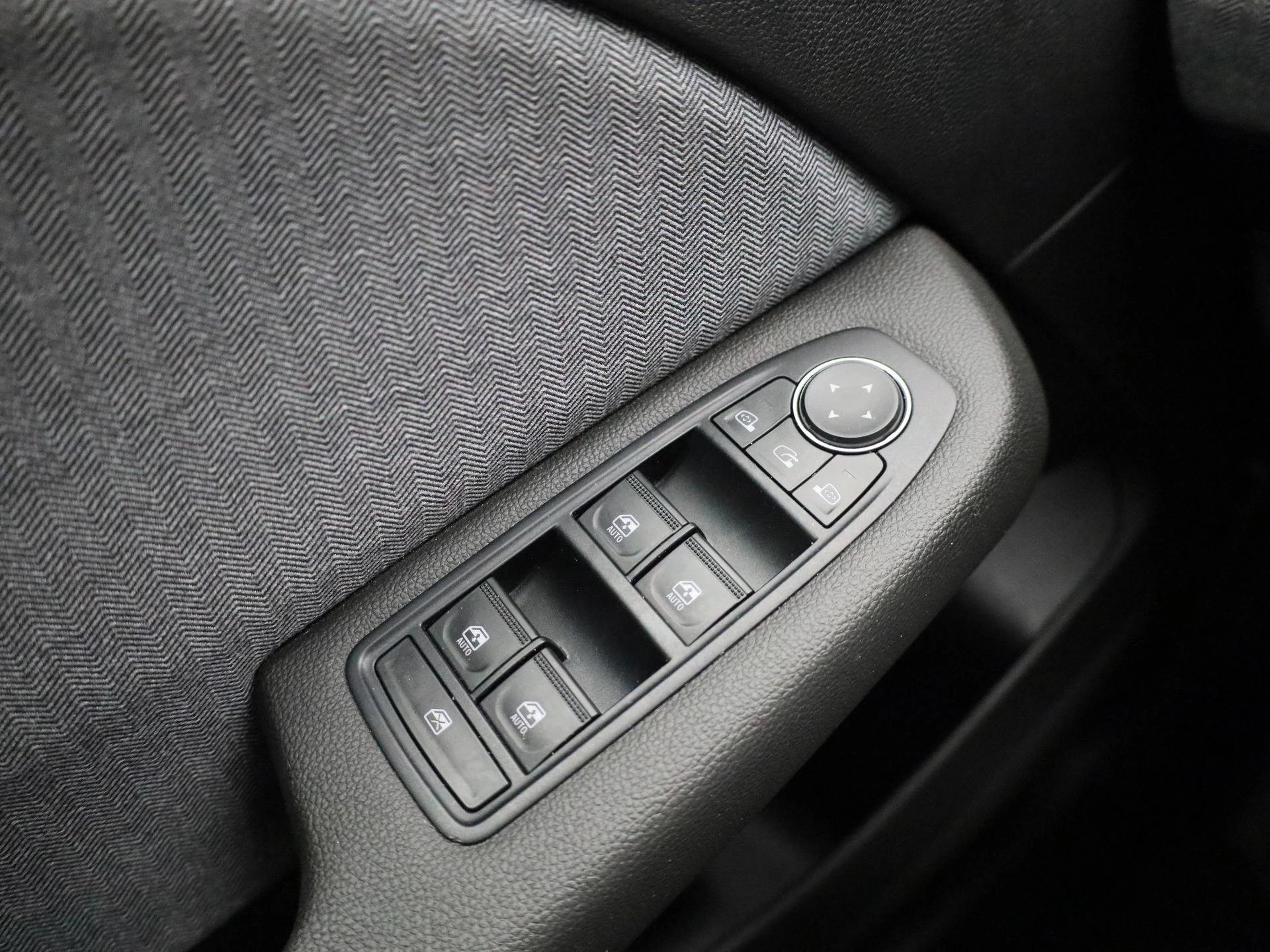 Renault-Clio-image-22