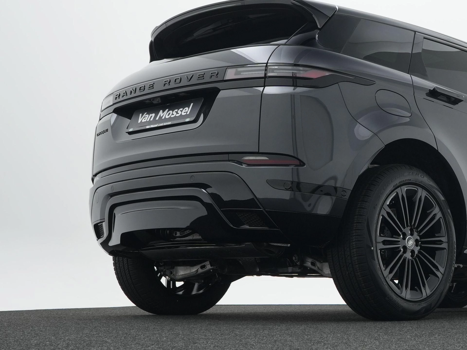 Land Rover-Range Rover Evoque-image-11