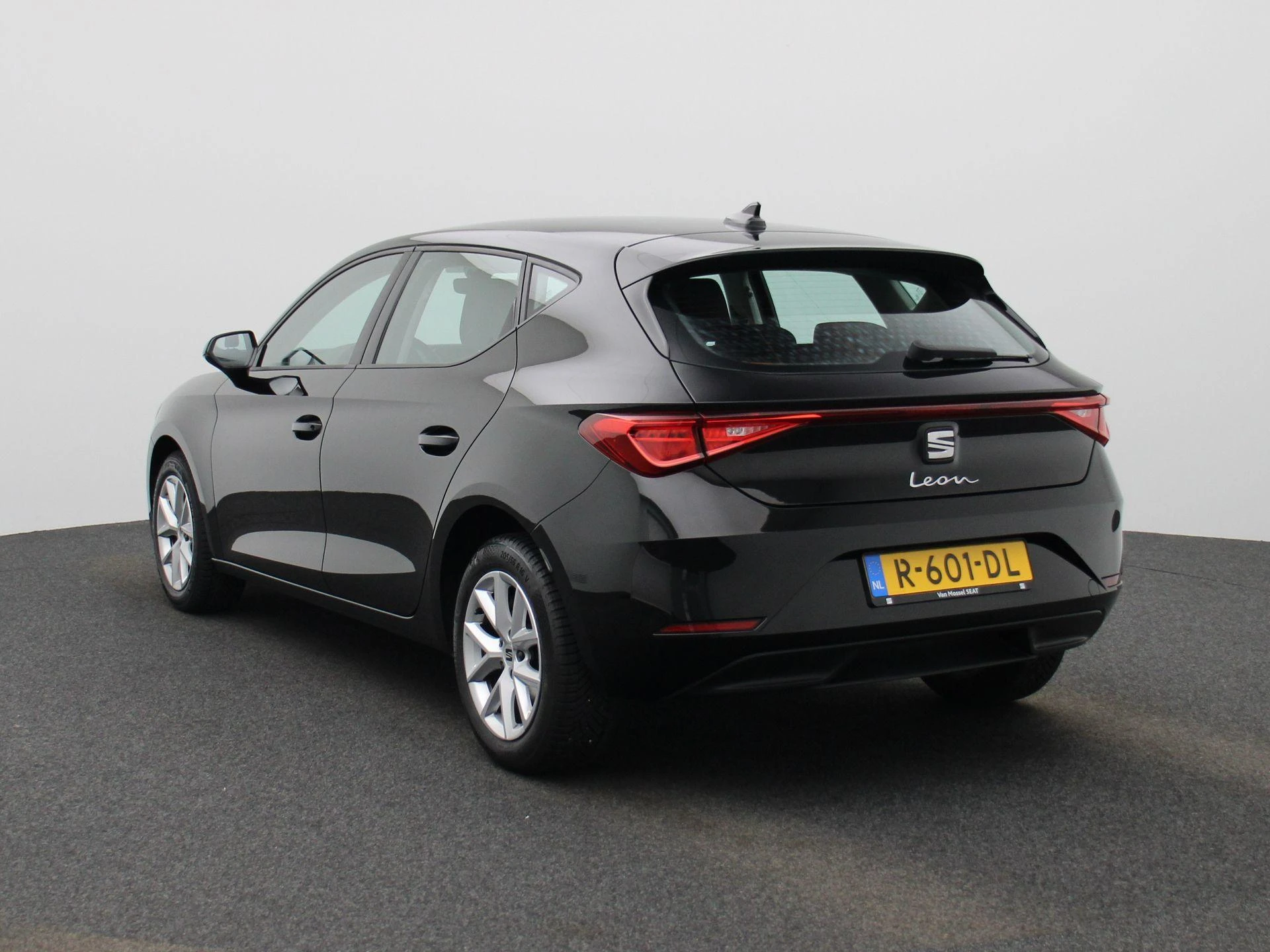 SEAT-Leon-image-1