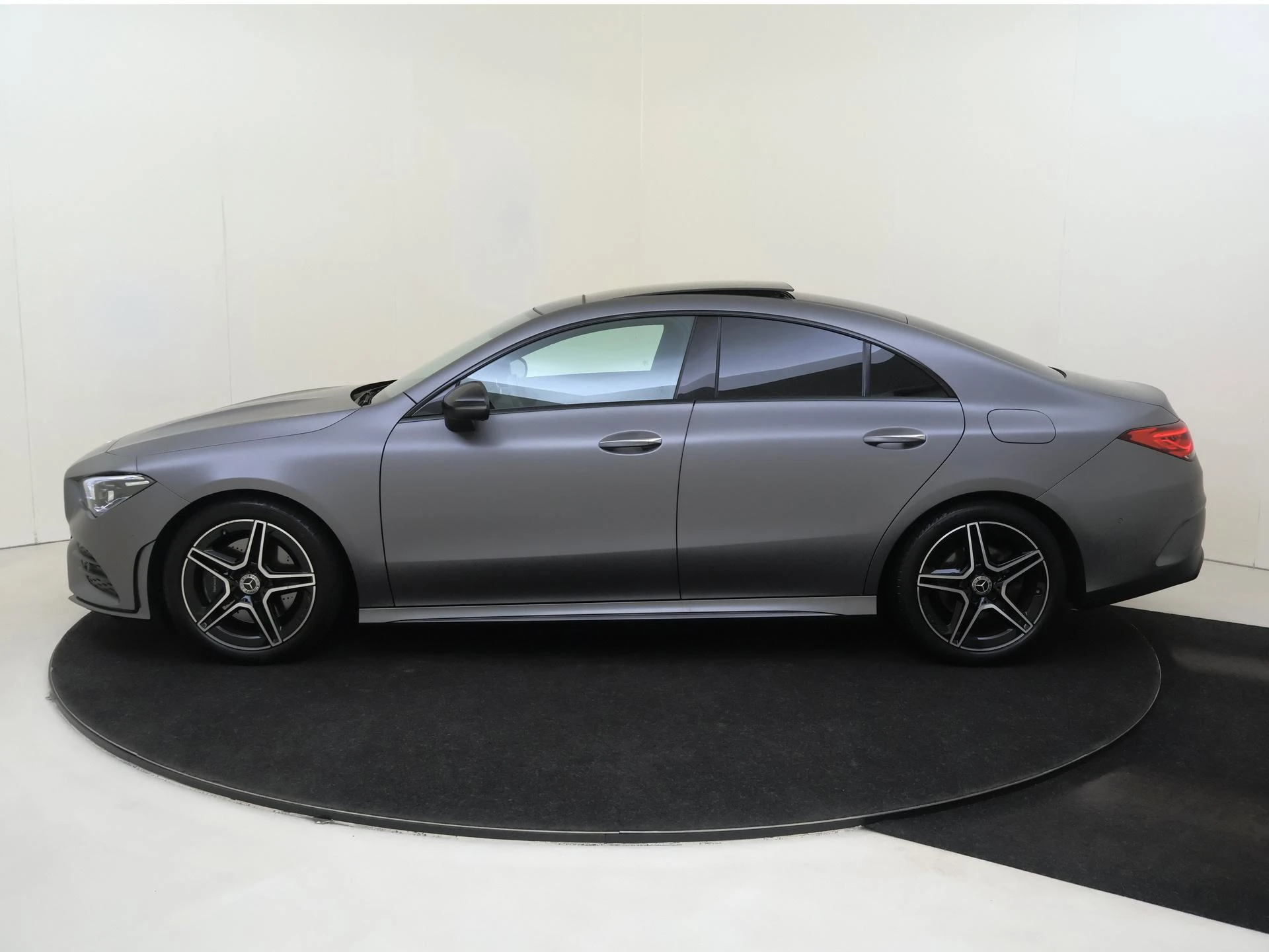 Mercedes-Benz-CLA-image-7