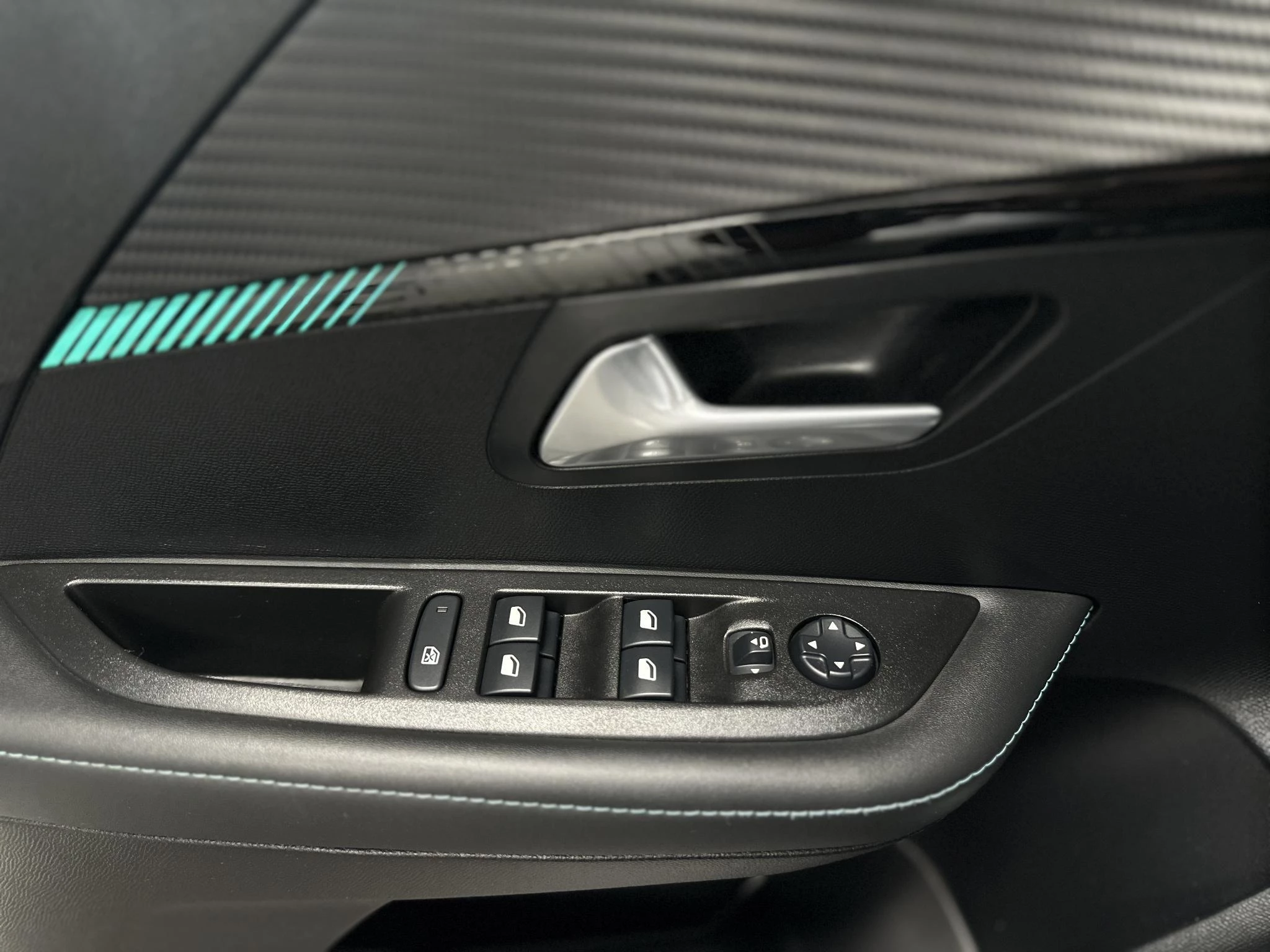 Peugeot-208-image-16