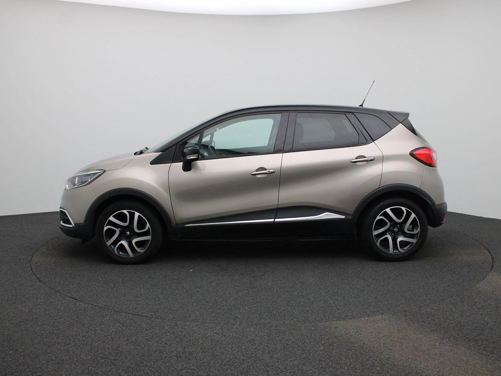 Renault-Captur-image-3