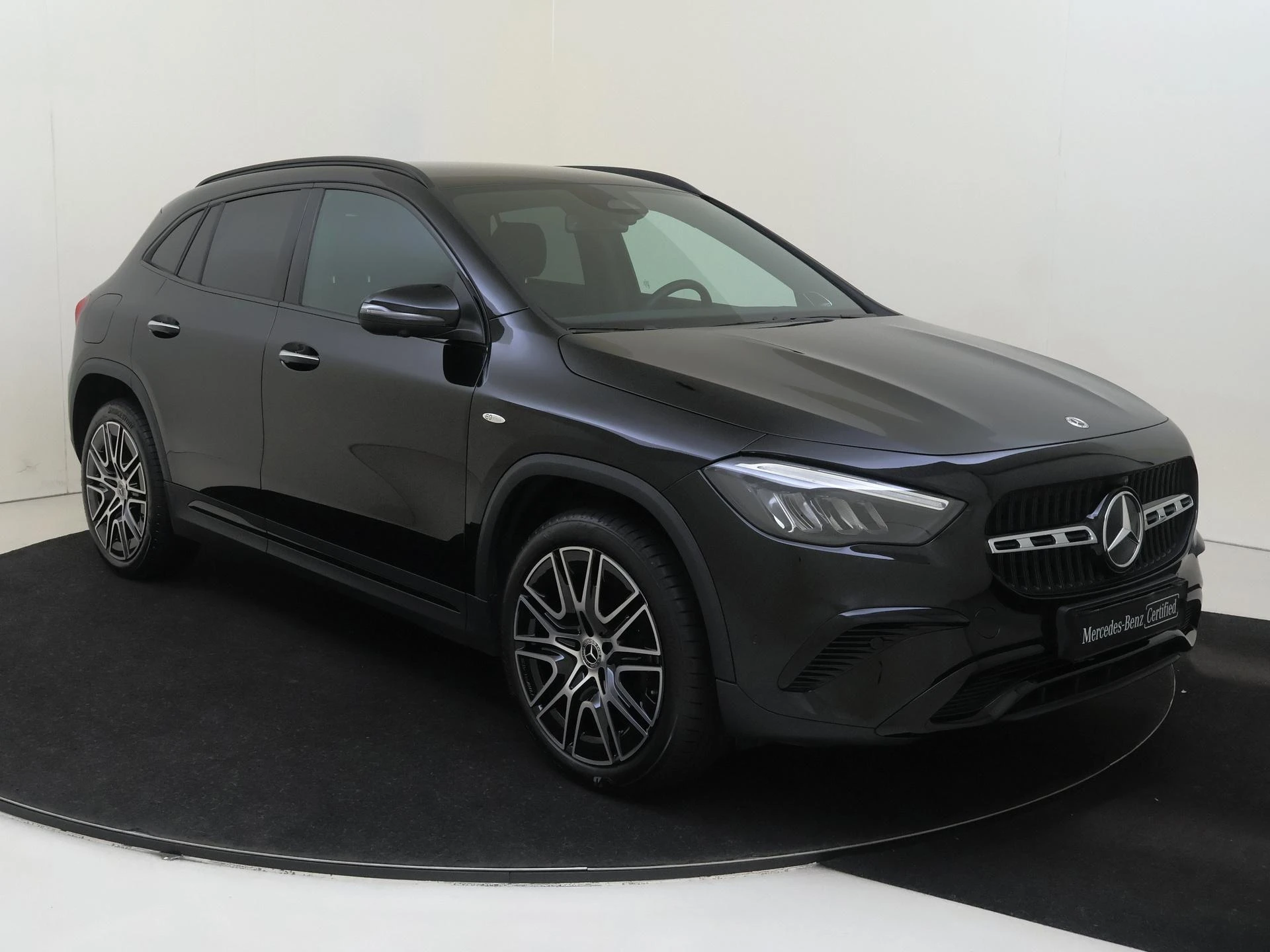 Mercedes-Benz-GLA-image-1