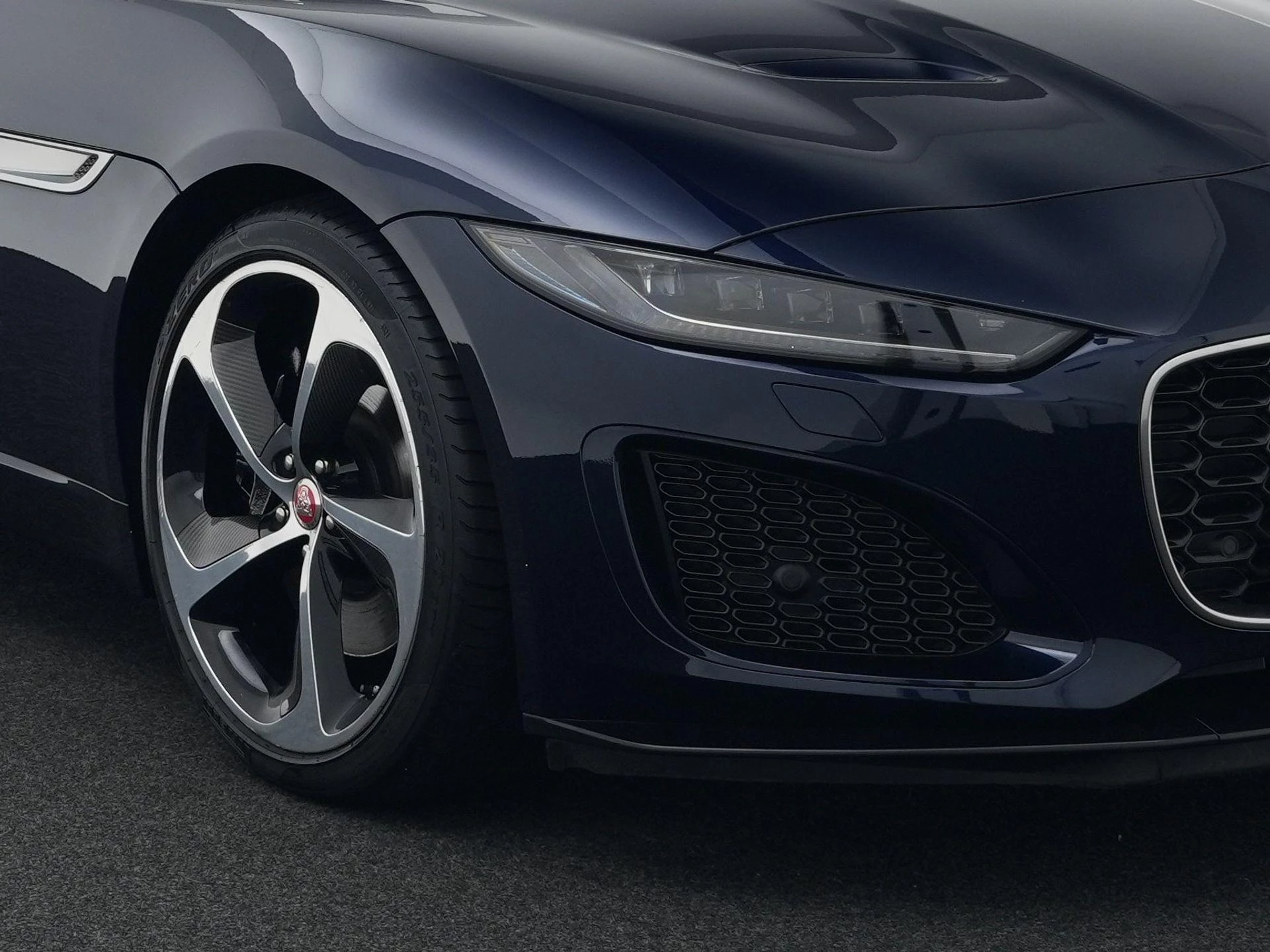 Jaguar F-TYPE P300 RWD First Edition