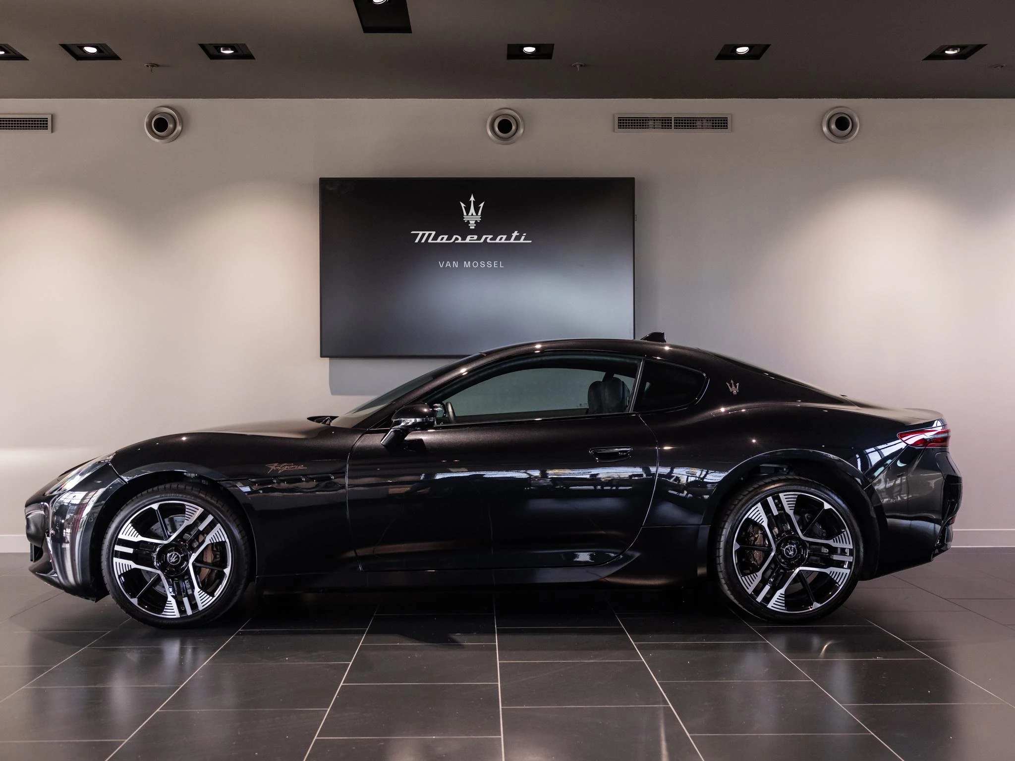 Maserati-GranTurismo-image-4