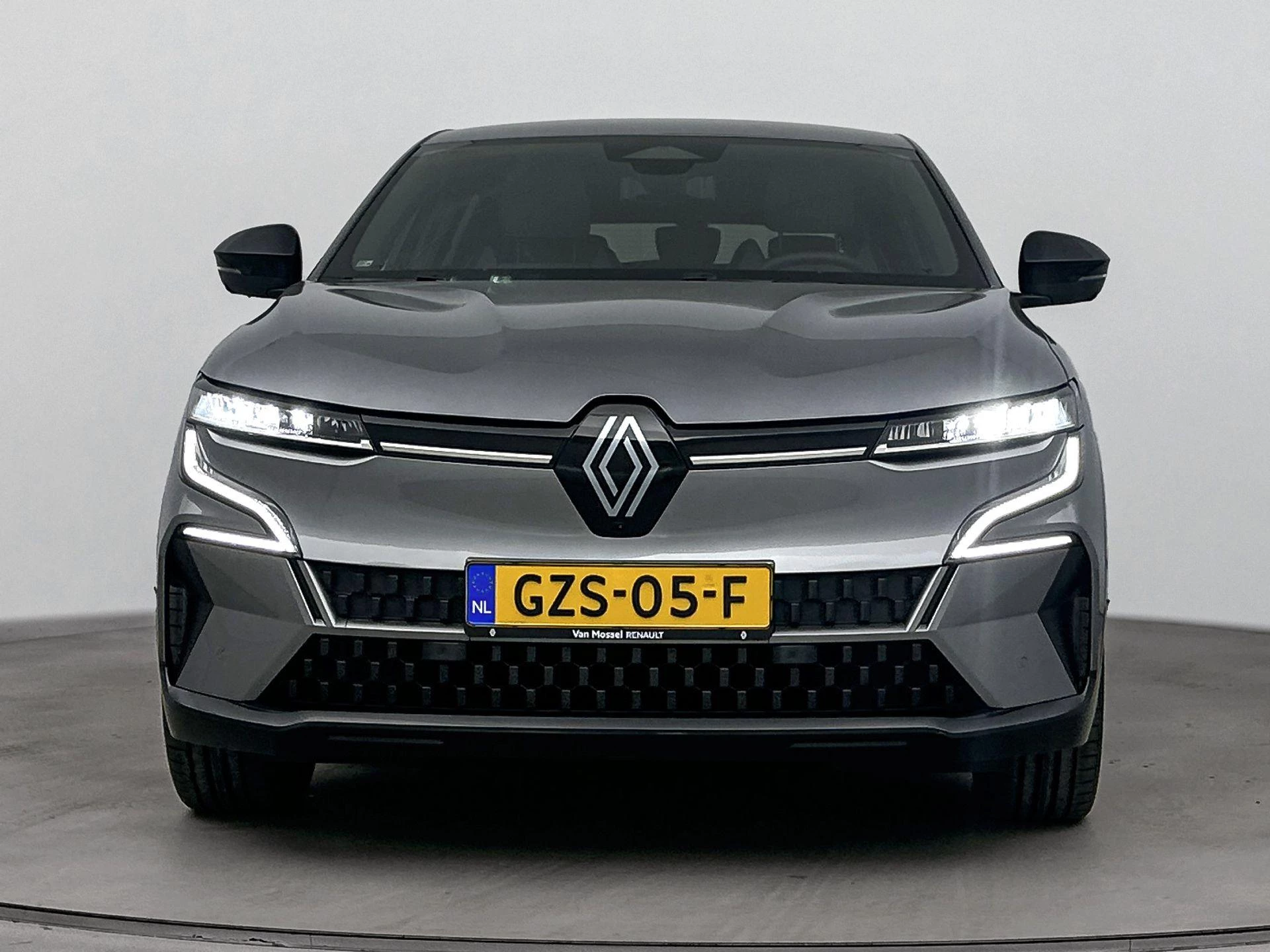 Renault-Megane E-Tech-image-4