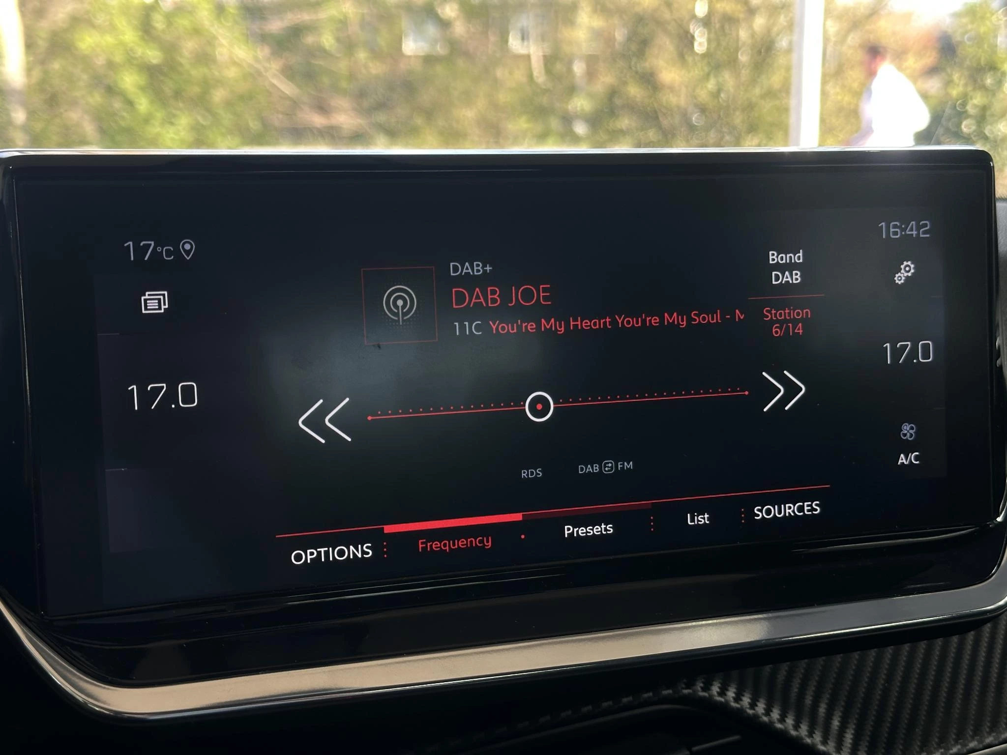 Peugeot-2008-image-15