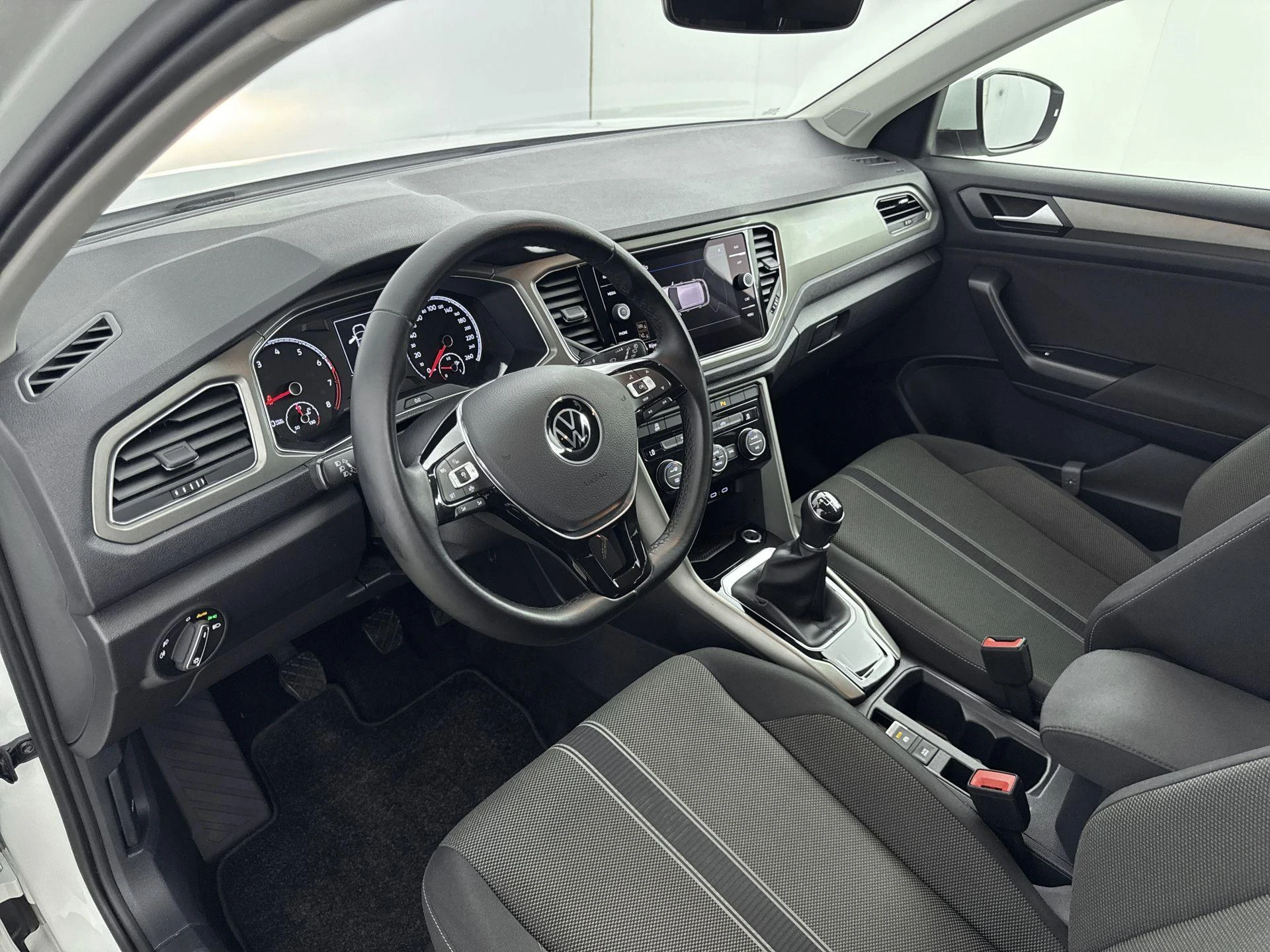 Volkswagen-T-Roc-image-8