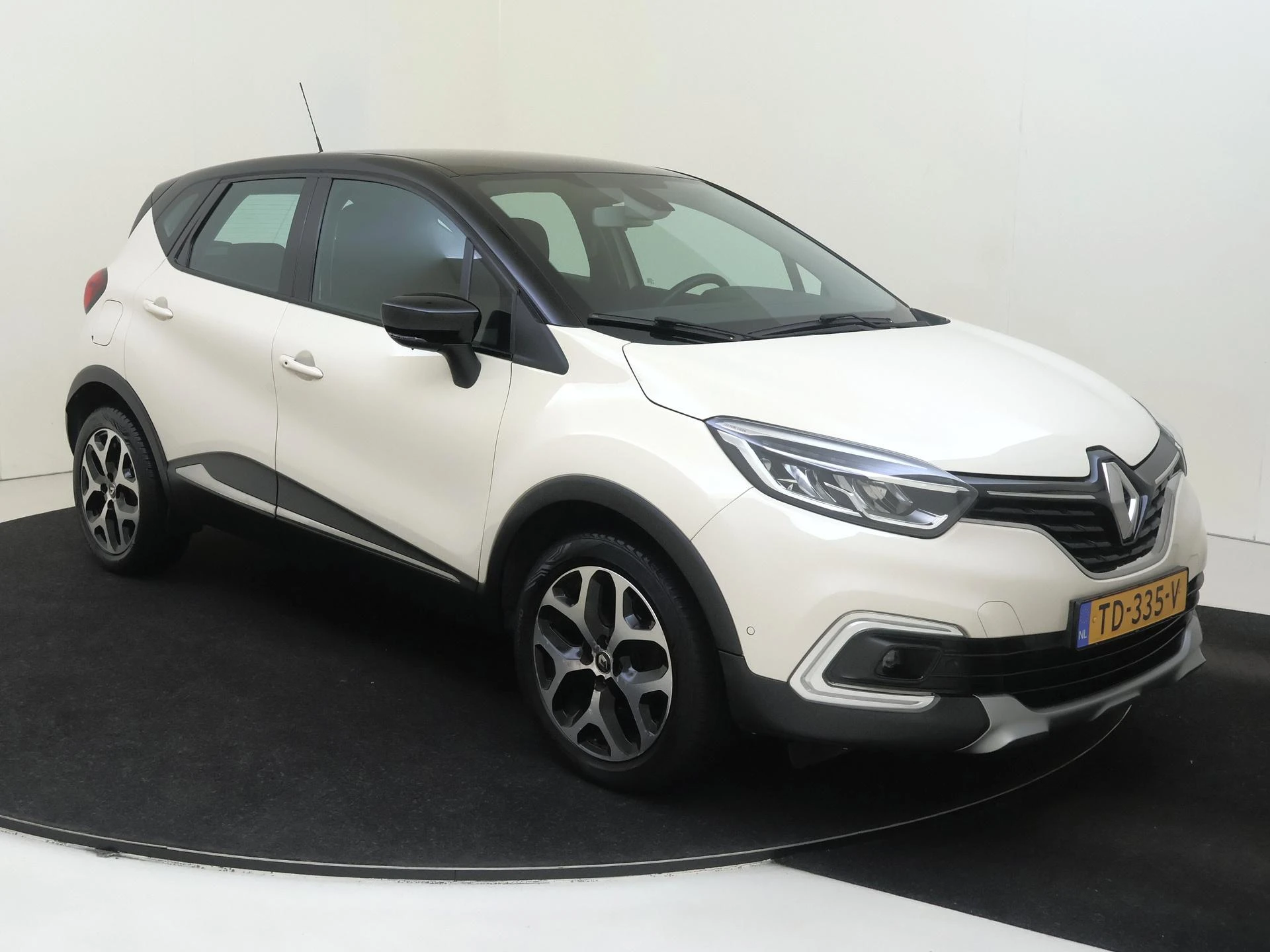 Renault-Captur-image-1