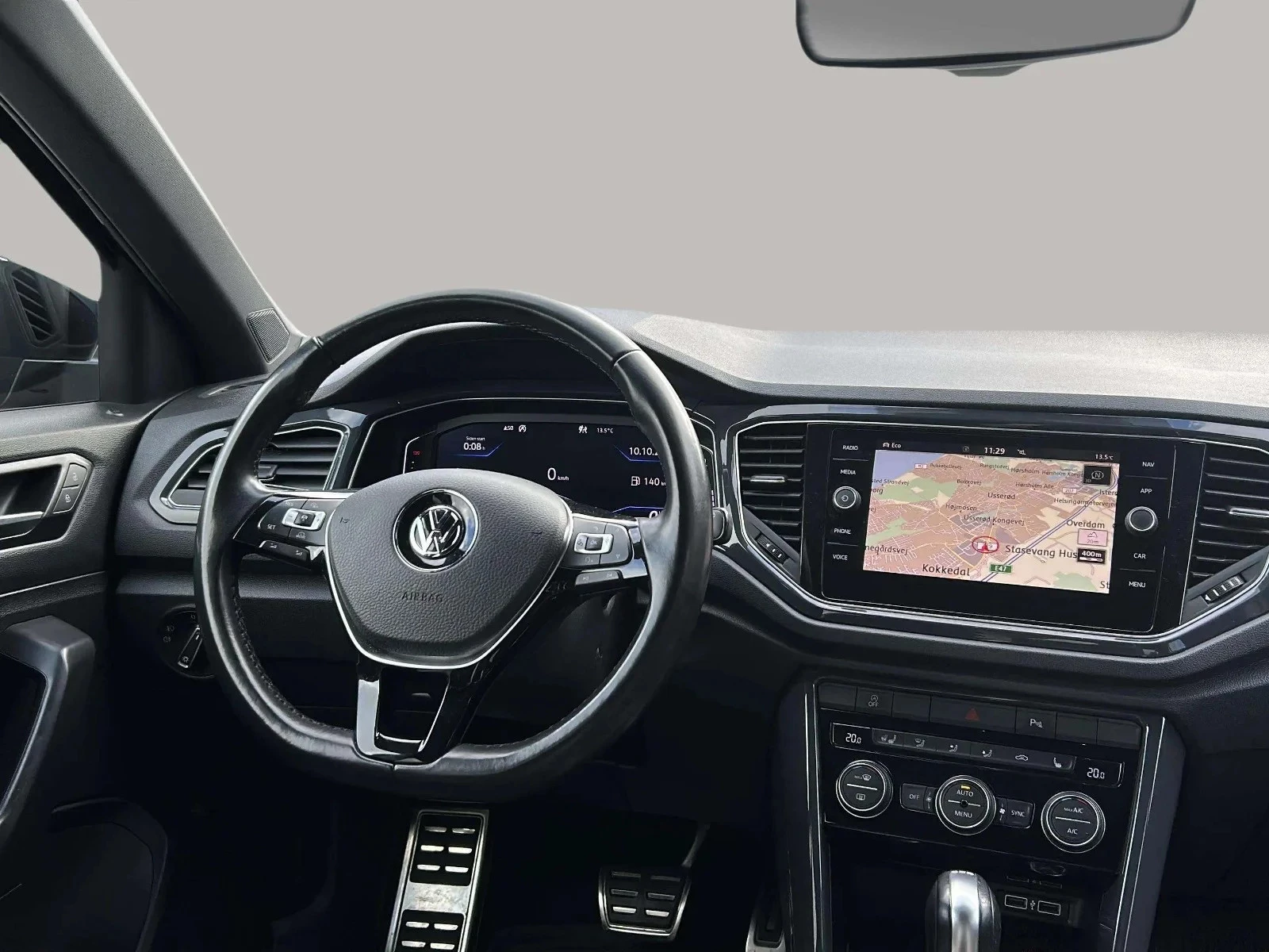 Volkswagen-T-Roc-image-13