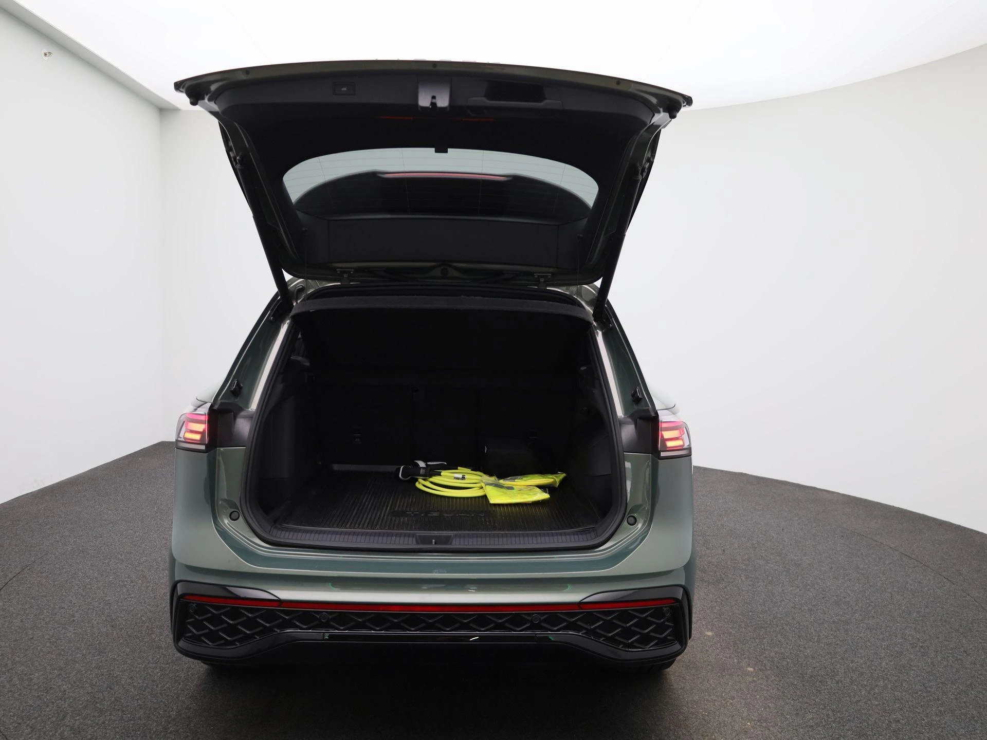 Volkswagen-Tiguan-image-10