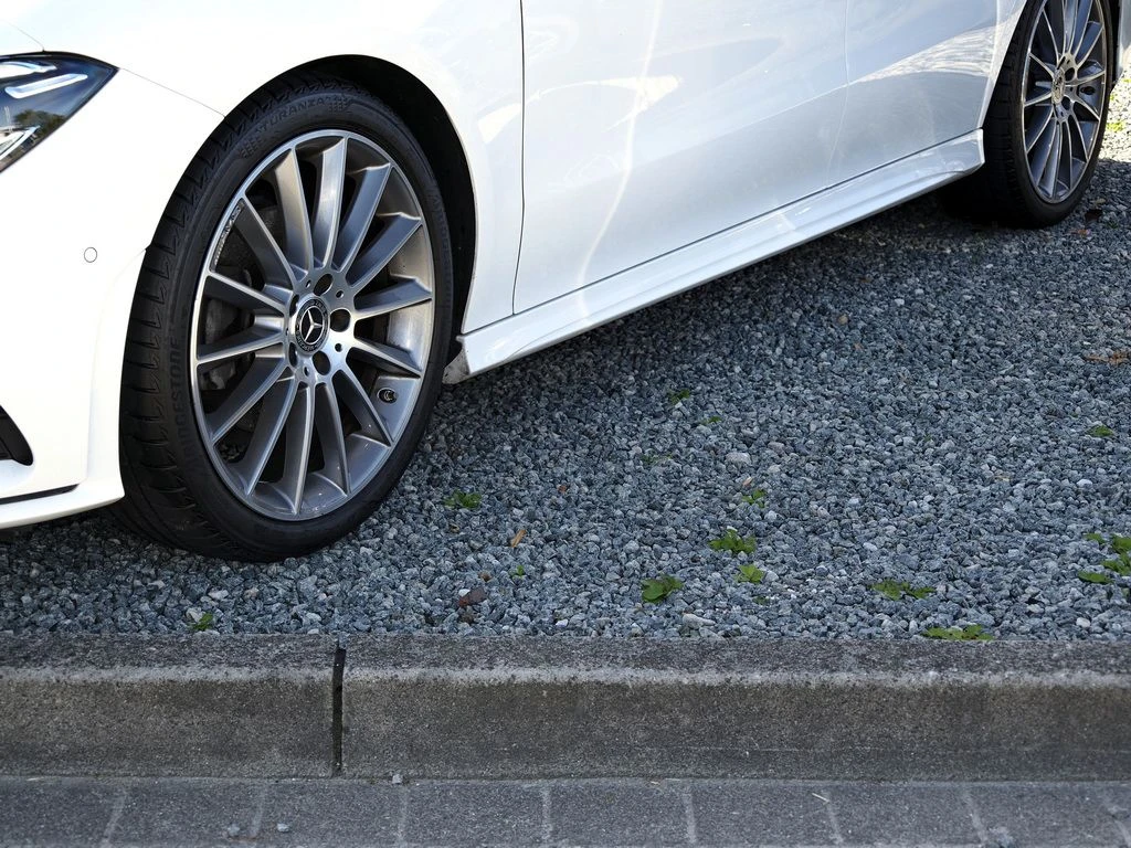 Mercedes-Benz-CLA 200 d-image-6