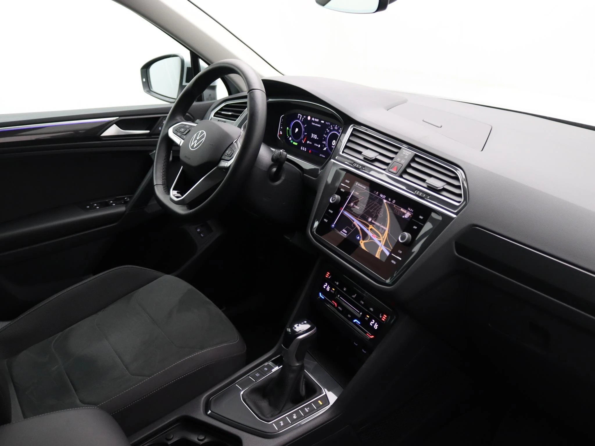 Volkswagen-Tiguan-image-17