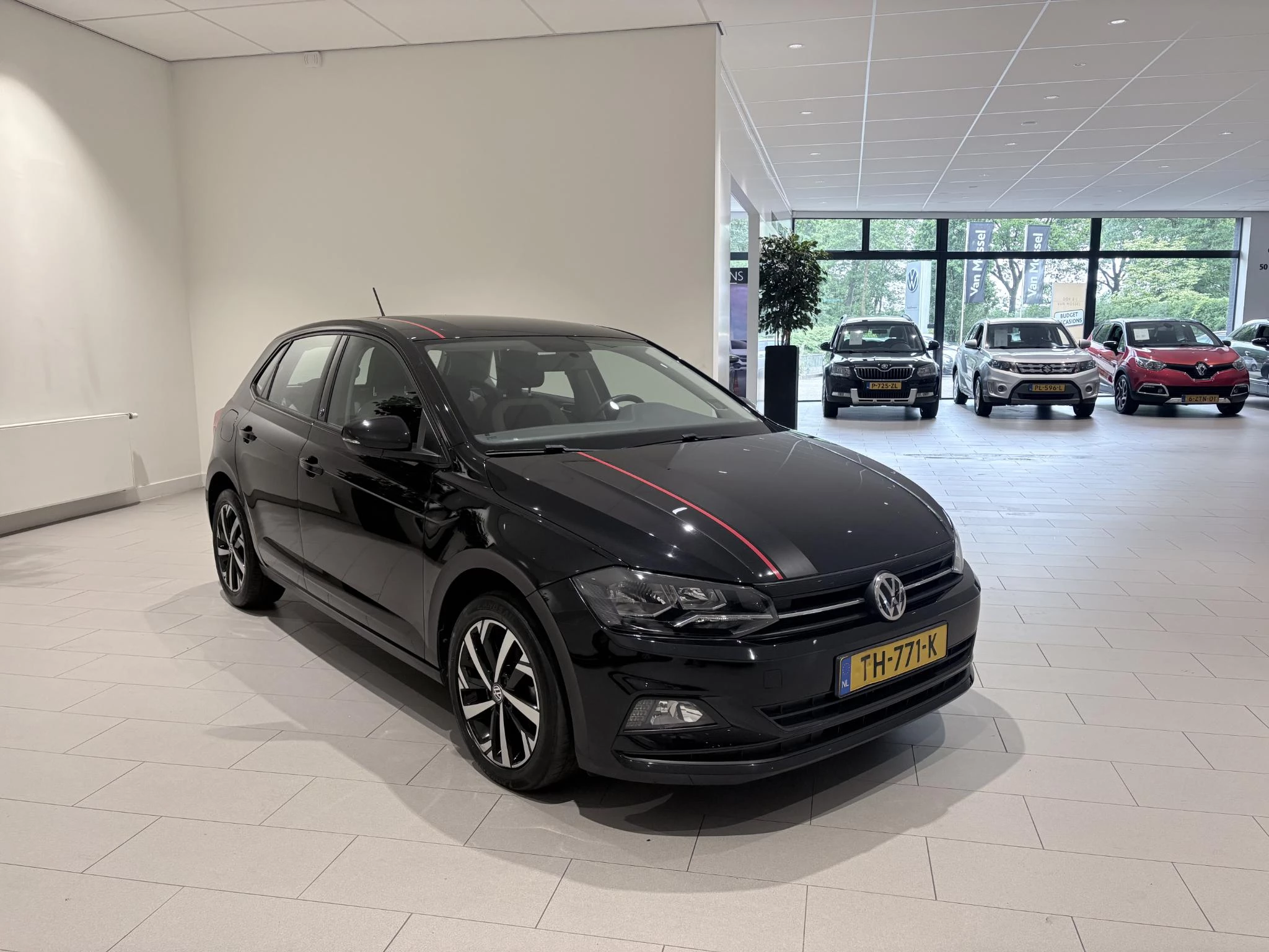 Volkswagen-Polo-image-7