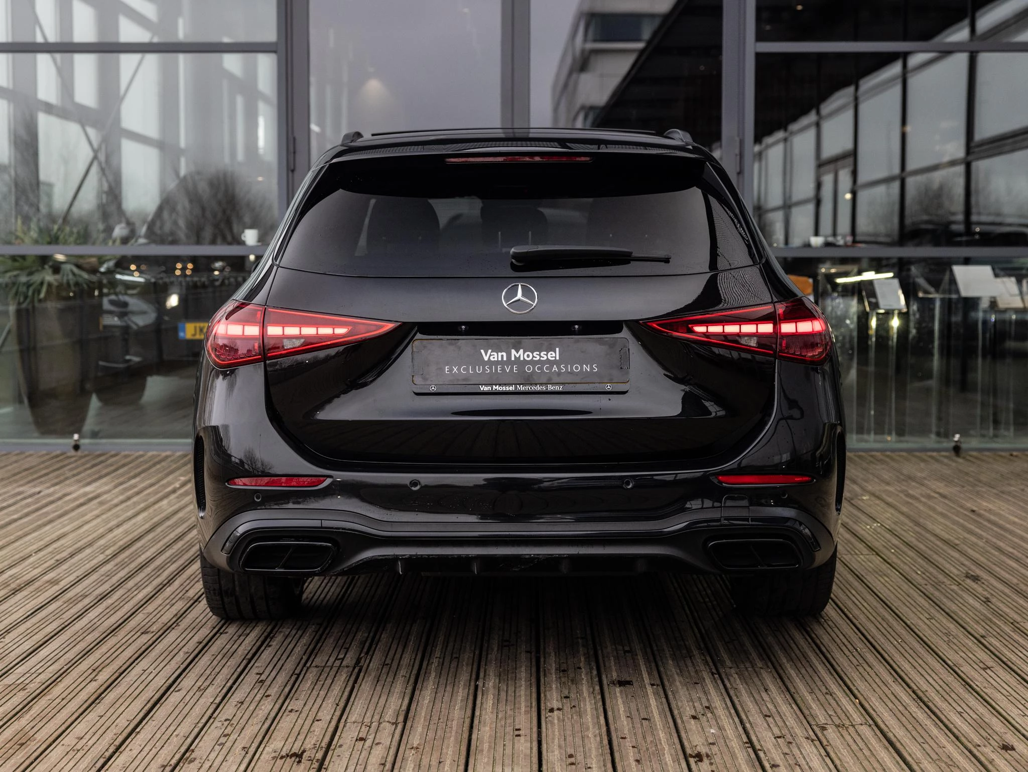 Mercedes-Benz-C-Klasse-image-5