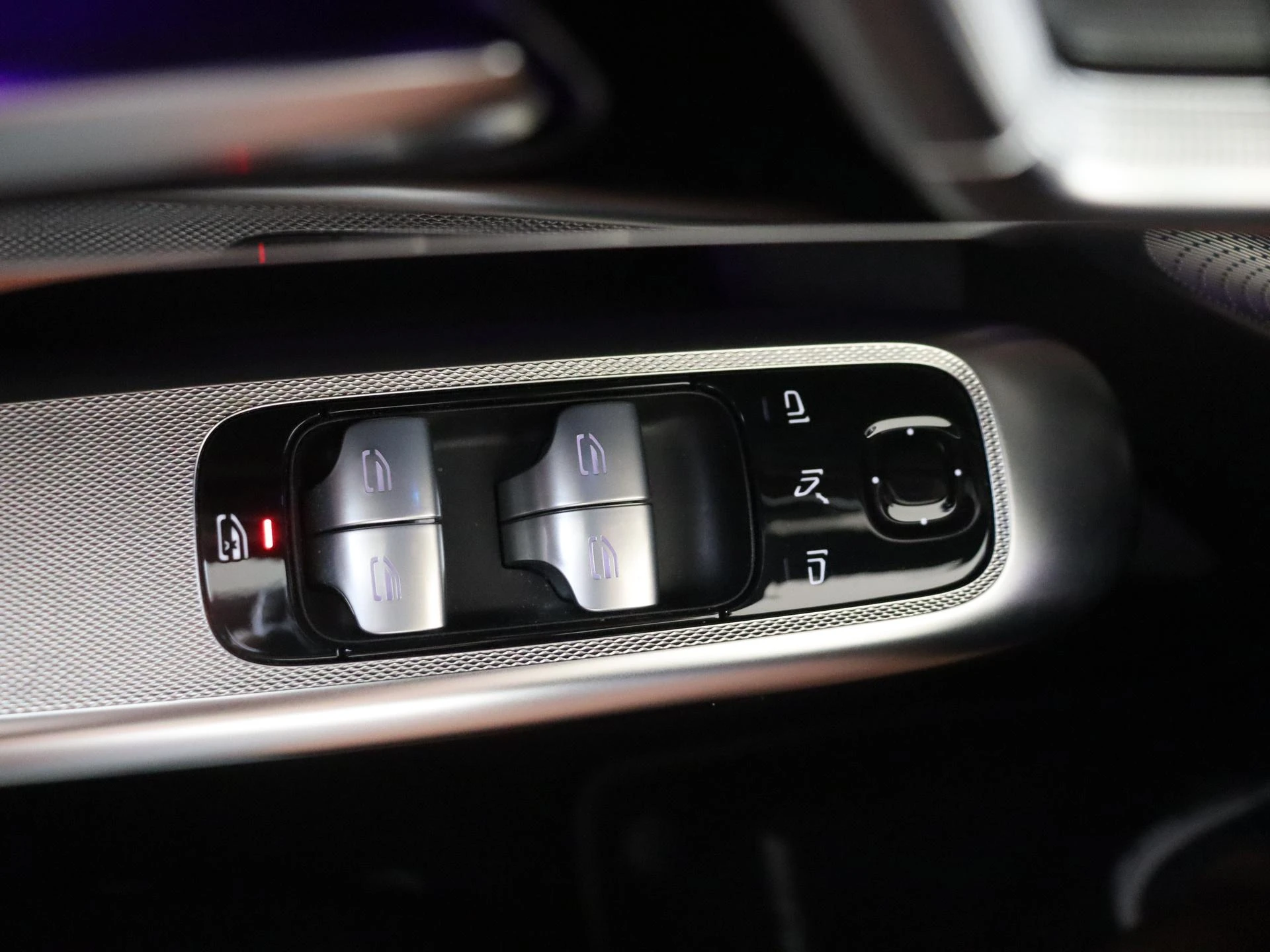 Mercedes-Benz-GLC-image-25