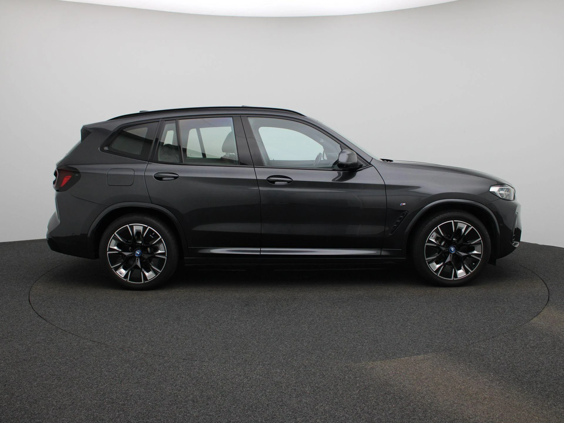 BMW-iX3-image-5