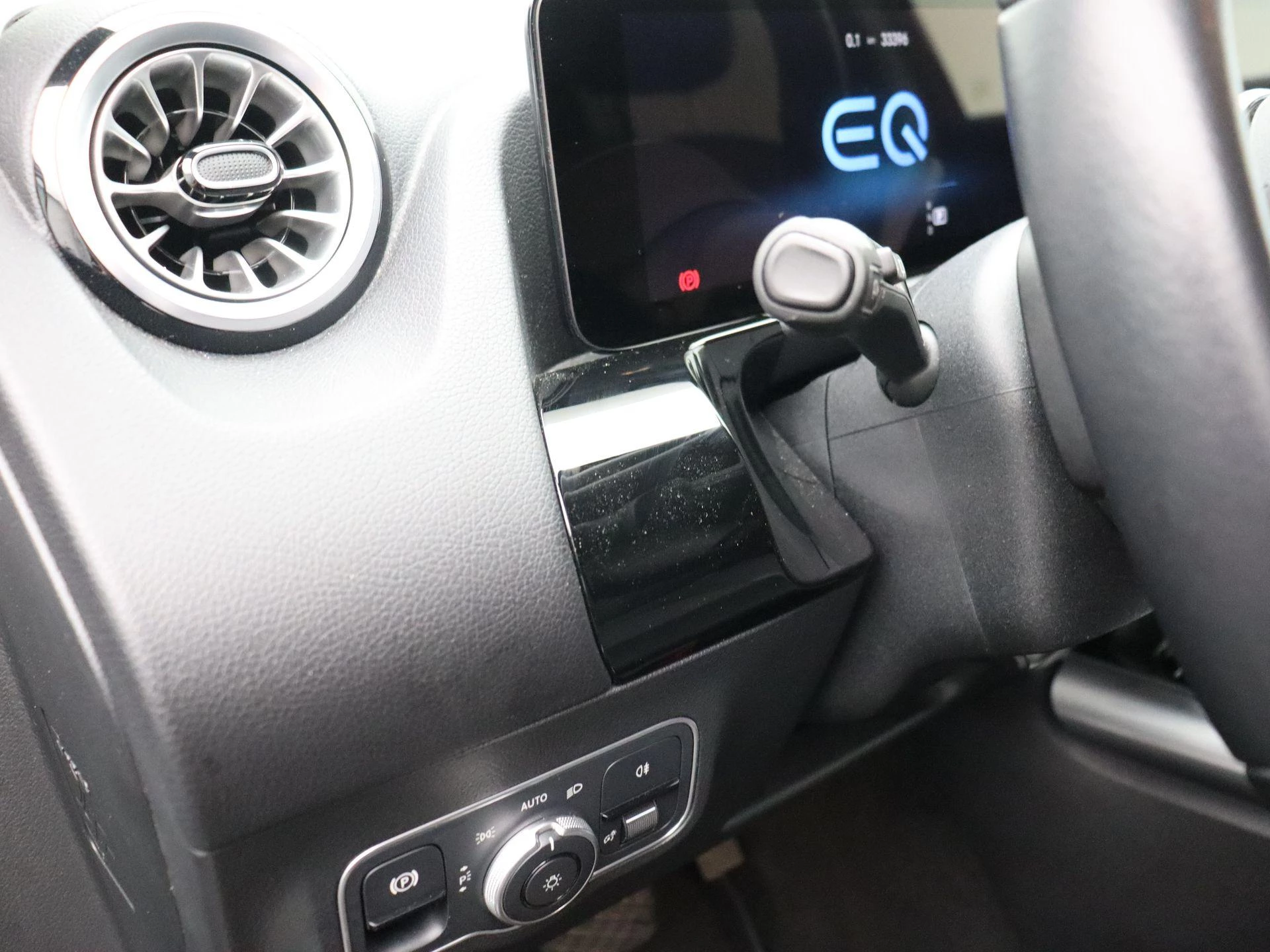 Mercedes-Benz-EQA-image-9
