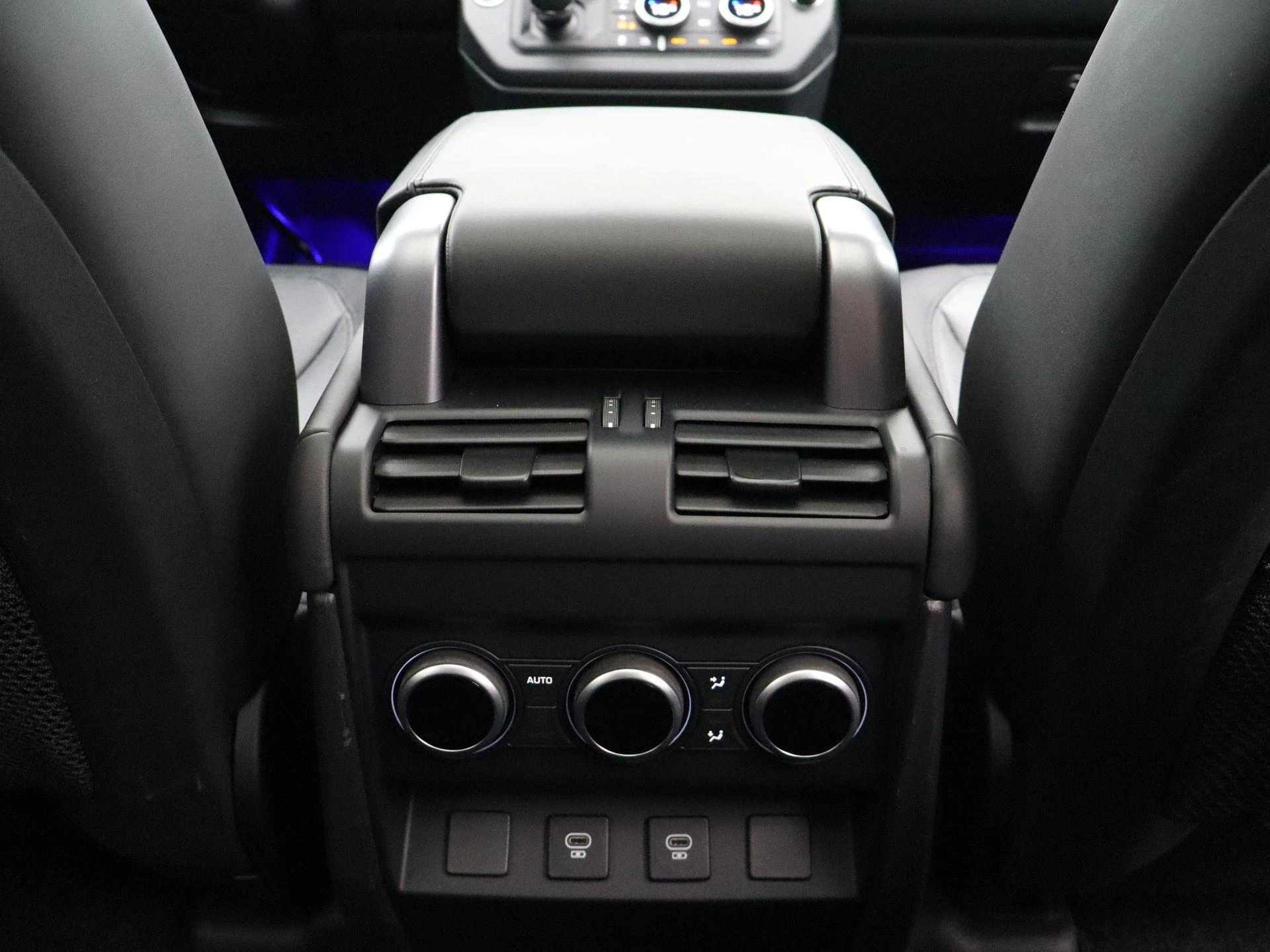 Land Rover-Defender-image-32