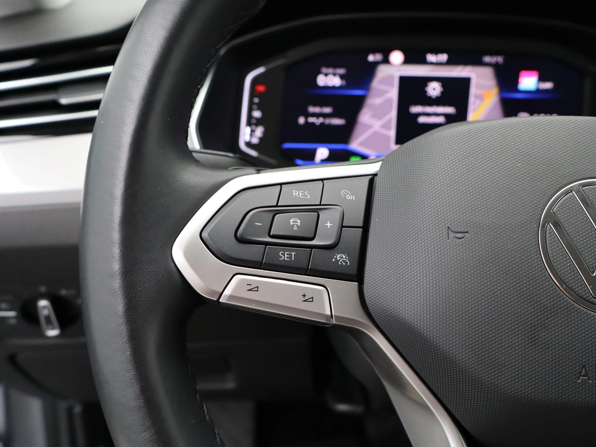 Volkswagen-Passat-image-18