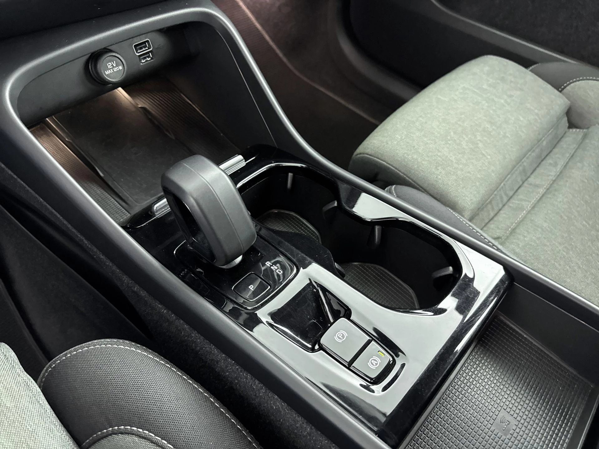 Volvo XC40 1.5 T5 Recharge Plus Dark