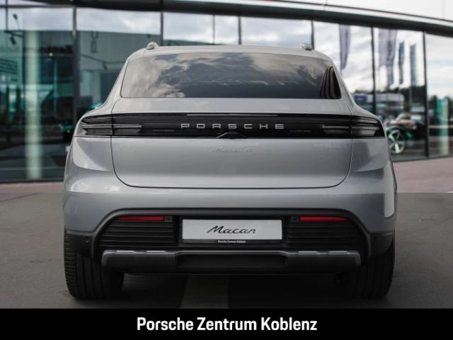 Porsche Macan 4 -