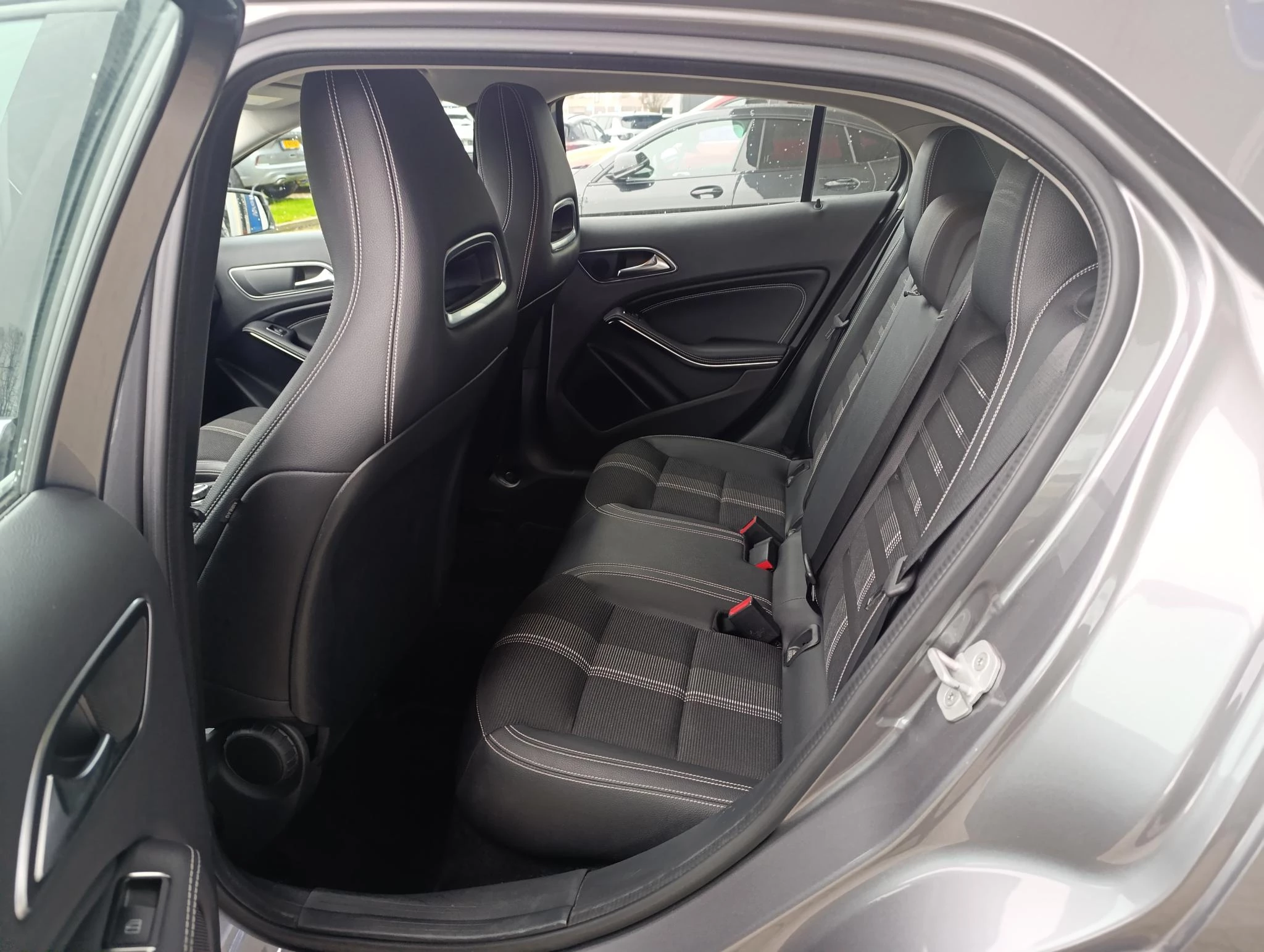 Mercedes-Benz-GLA-image-11