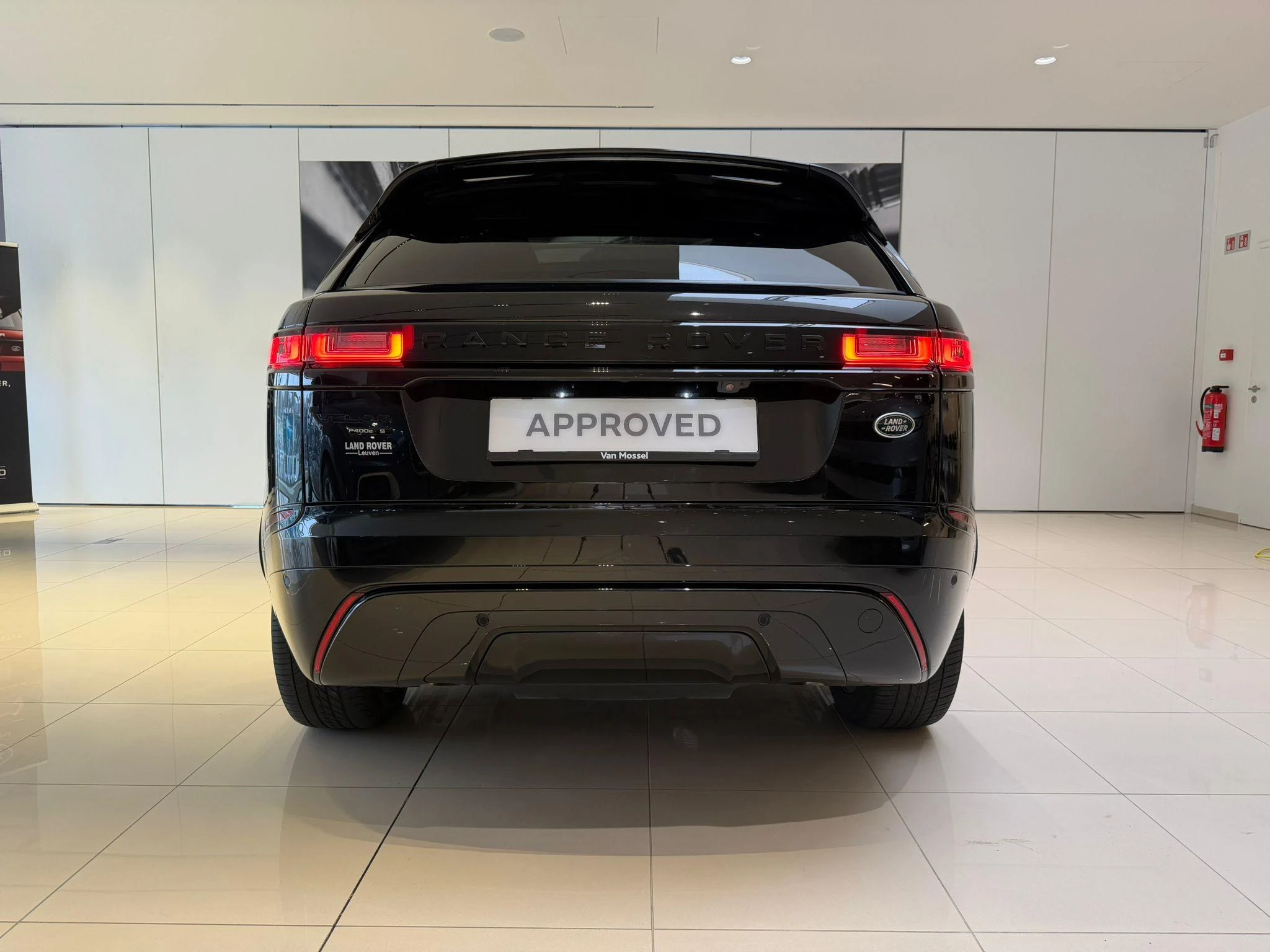 Land Rover-Range Rover Velar-image-5